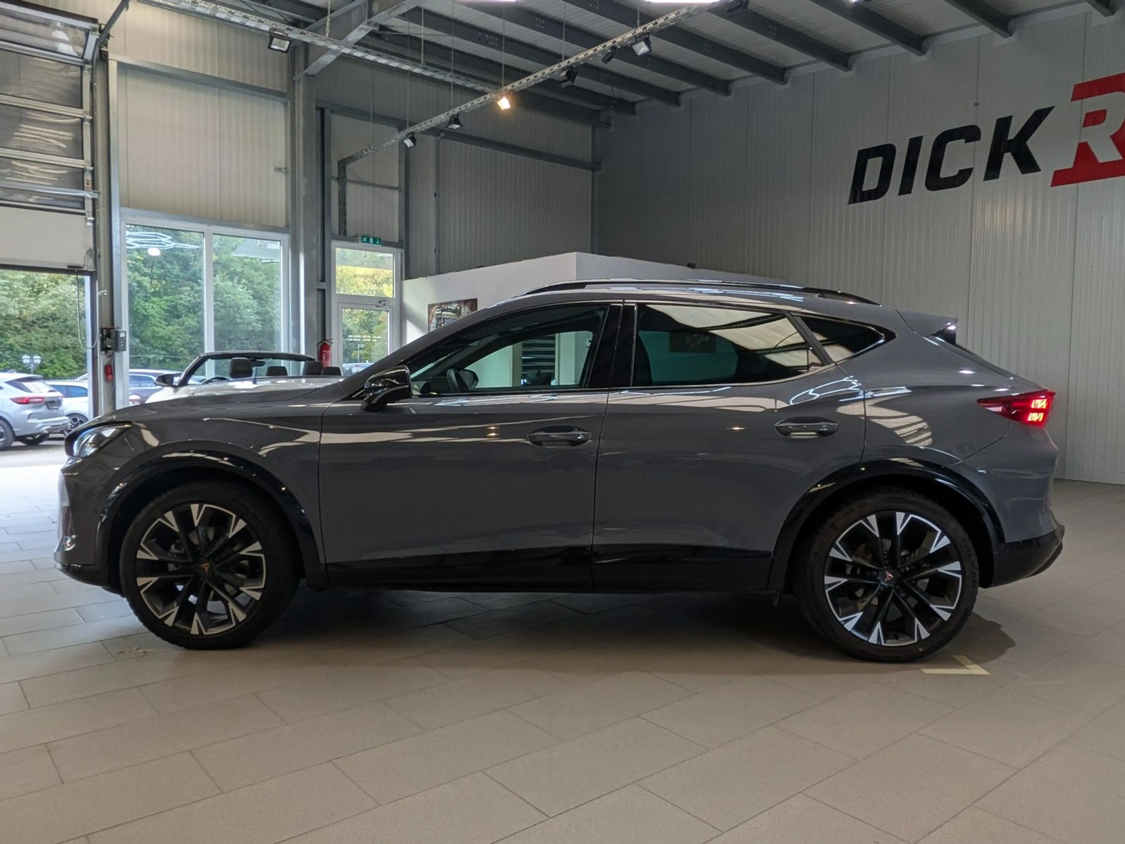 CUPRA Formentor 1.5 eTSI Pano Sennh DCC Matrix AHK 19" — photo 7