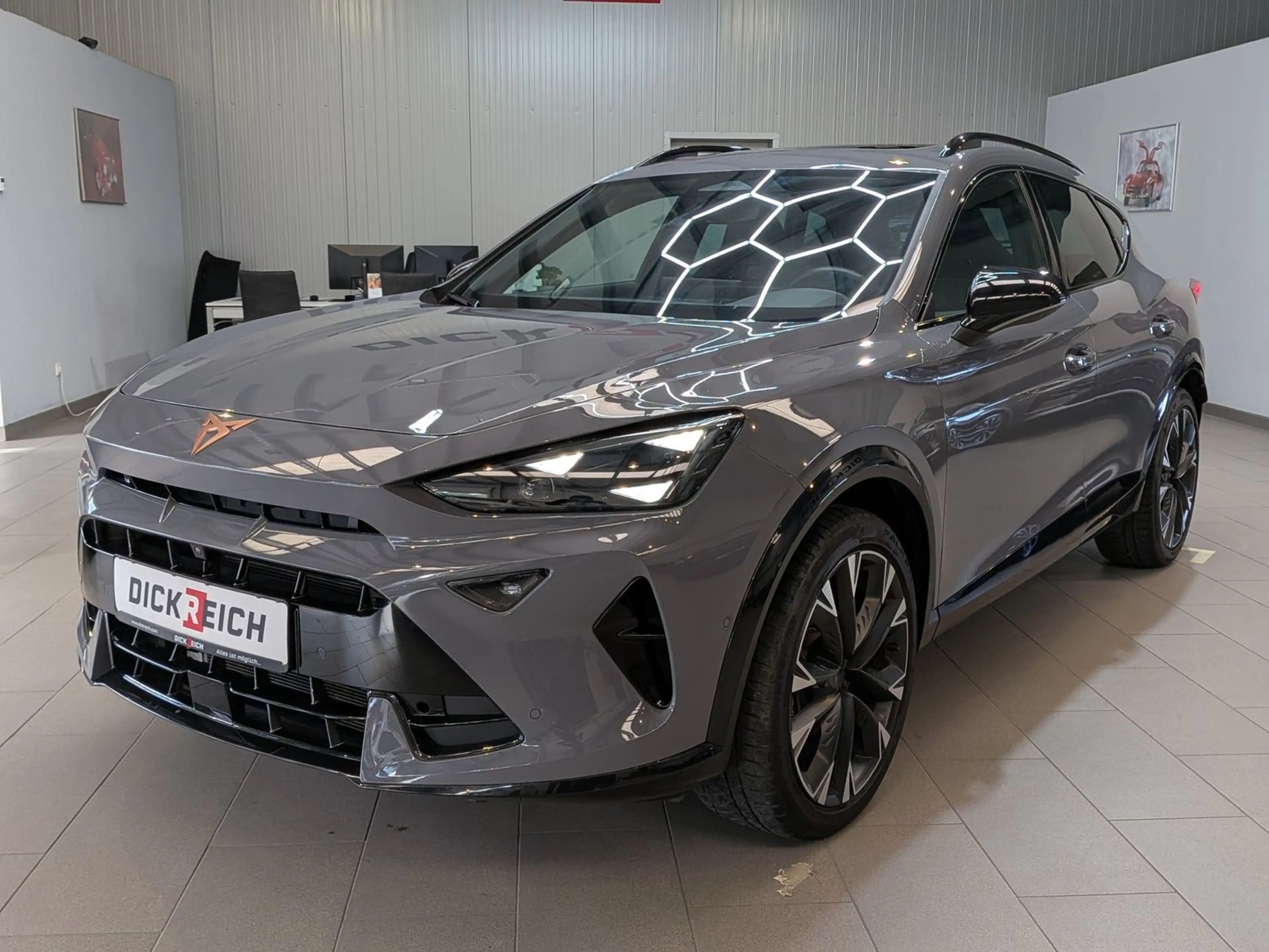 CUPRA Formentor 1.5 eTSI Pano Sennh DCC Matrix AHK 19" — photo 8