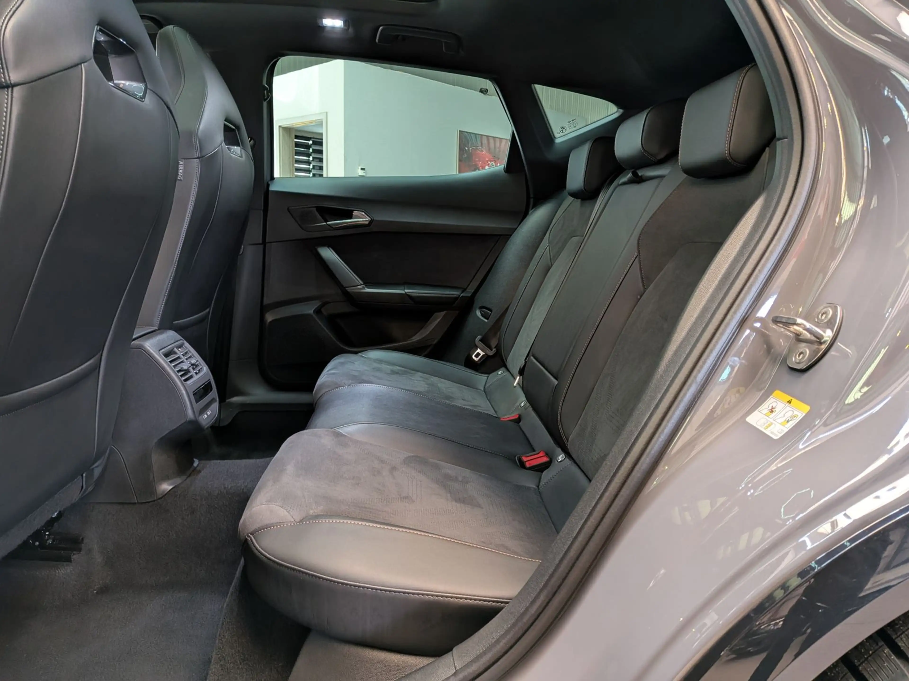CUPRA Formentor 1.5 eTSI Pano Sennh DCC Matrix AHK 19" — photo 15