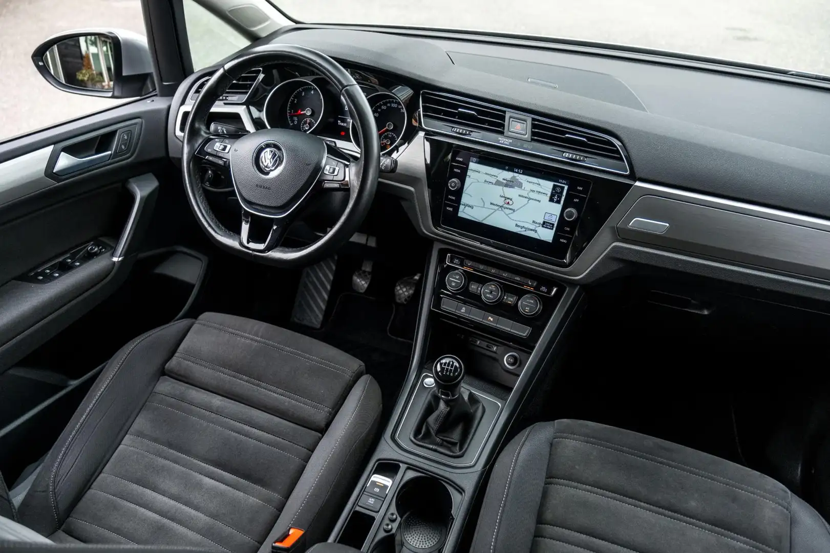 Volkswagen Touran 1.2 TSI Comfortline 7 Persoons I Adaptieve Cruise Grijs - 2