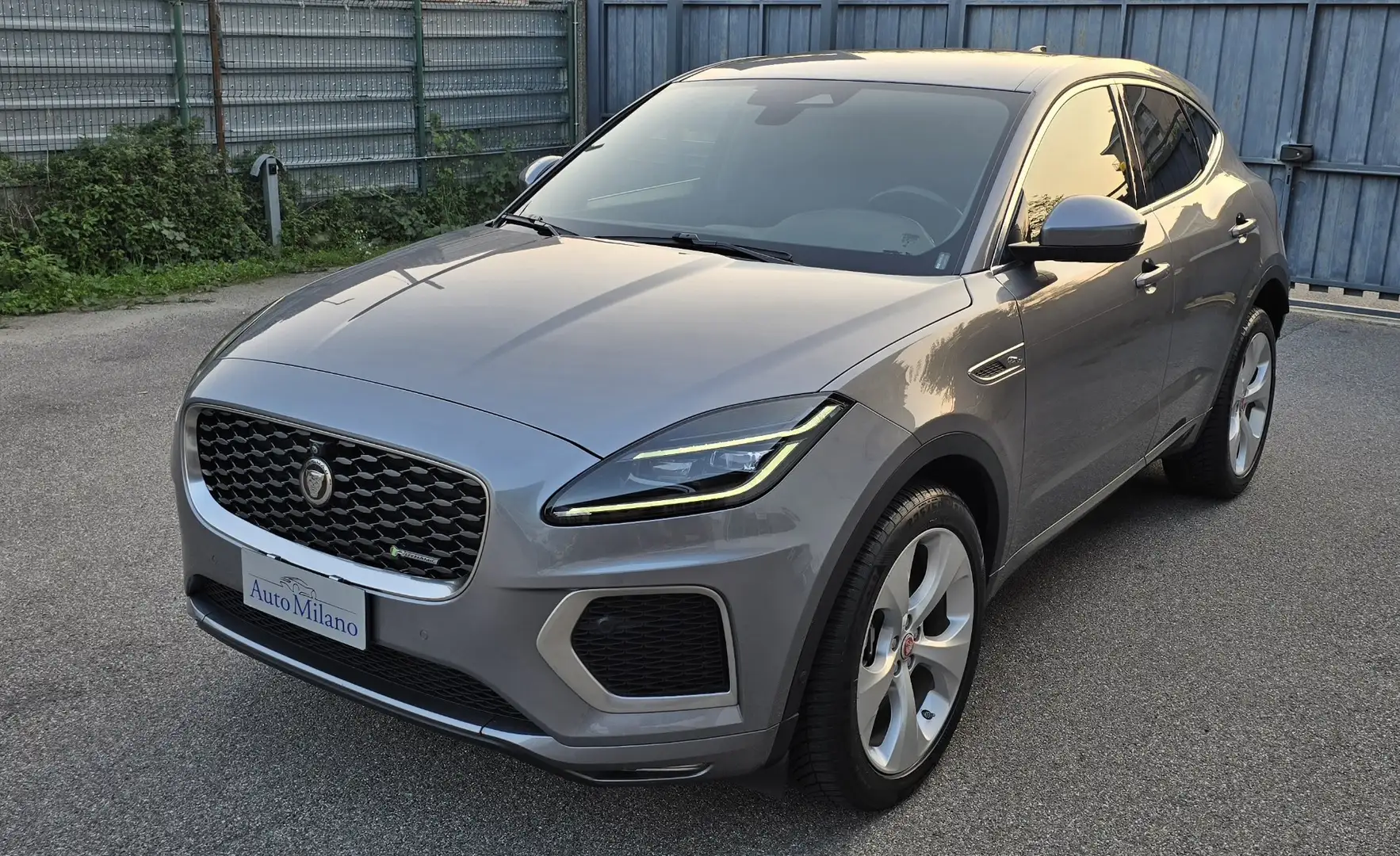 Jaguar E-Pace 2.0d i4 mhev R-Dynamic HSE awd 204cv auto Gris - 1