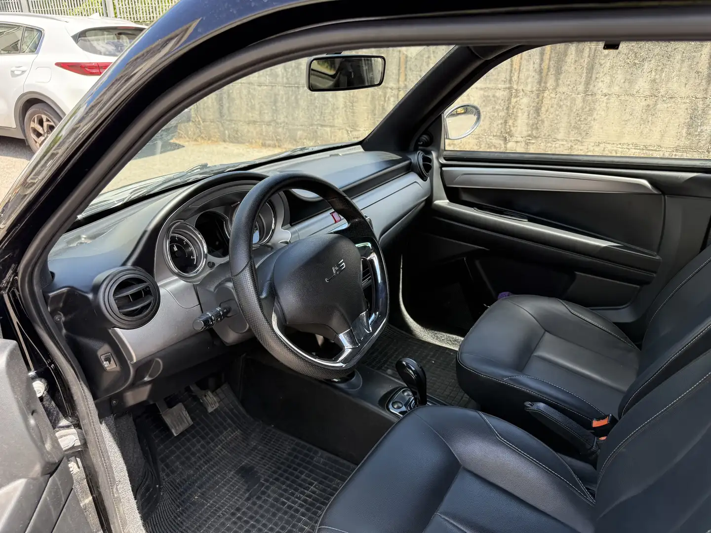 Ligier JS 50 interni in pelle schermo touch multifunzione - 2