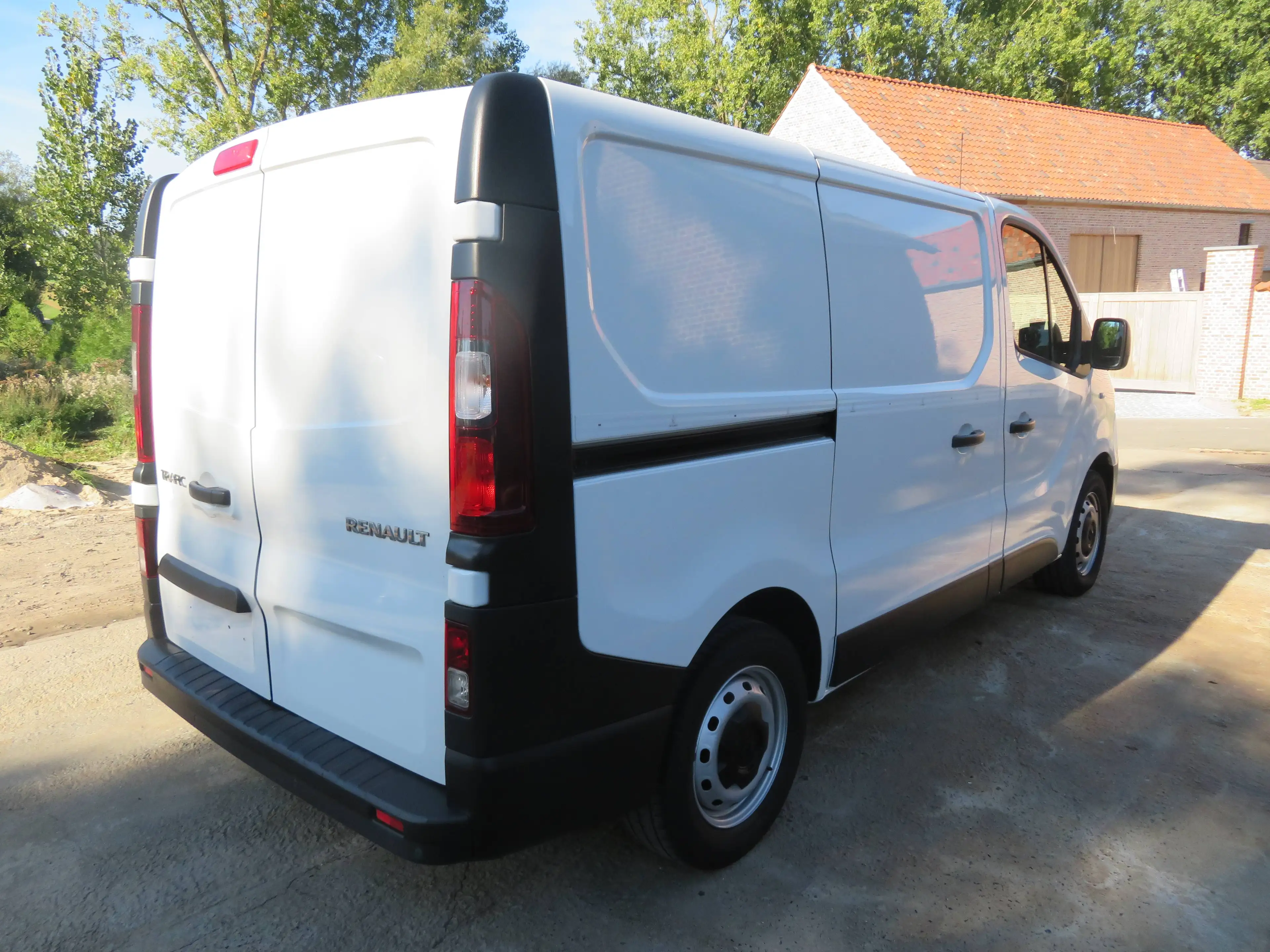 Renault Trafic 2.0dCi - L1H1 — photo 7