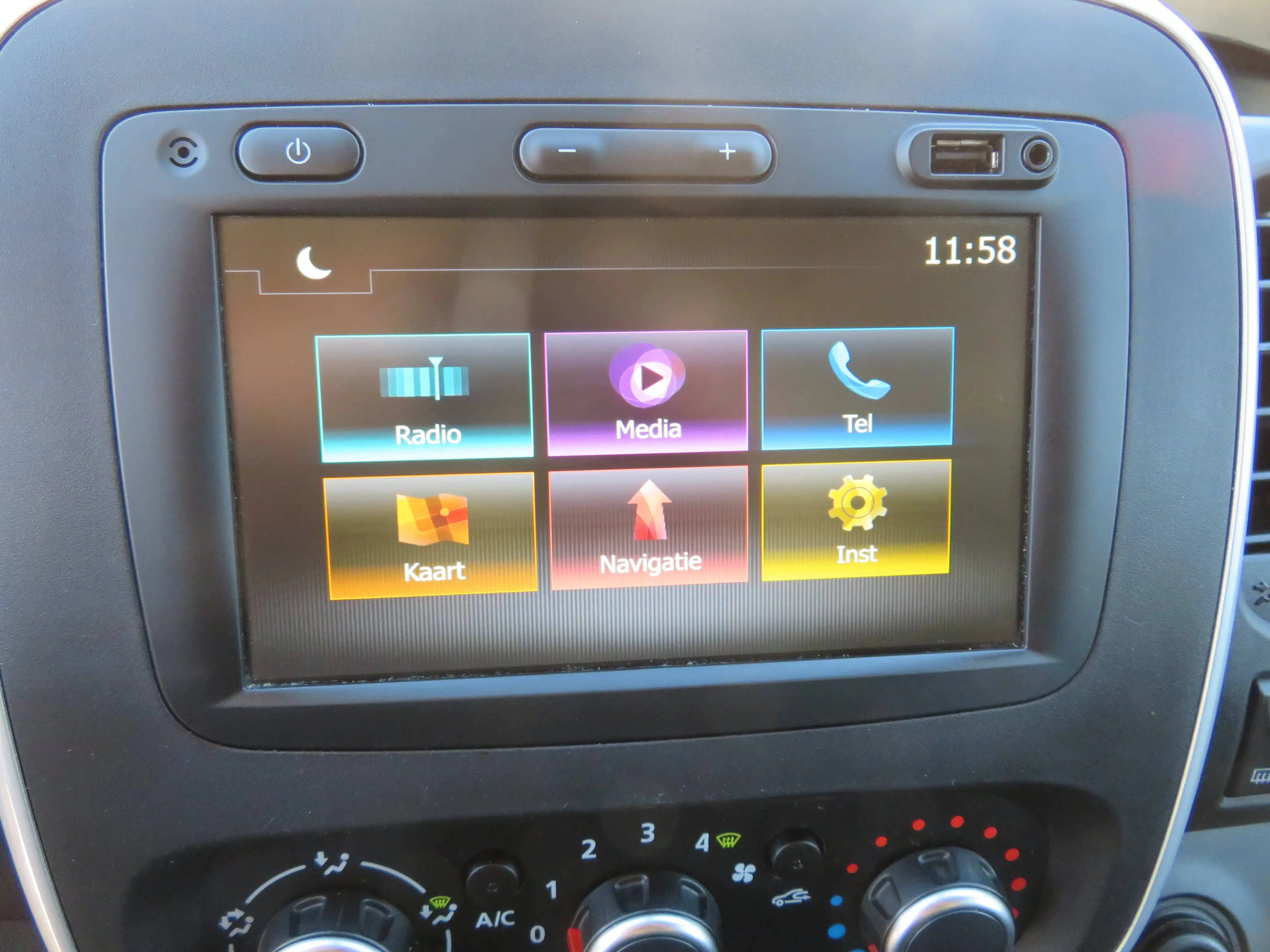 Renault Trafic 2.0dCi - L1H1 — photo 14