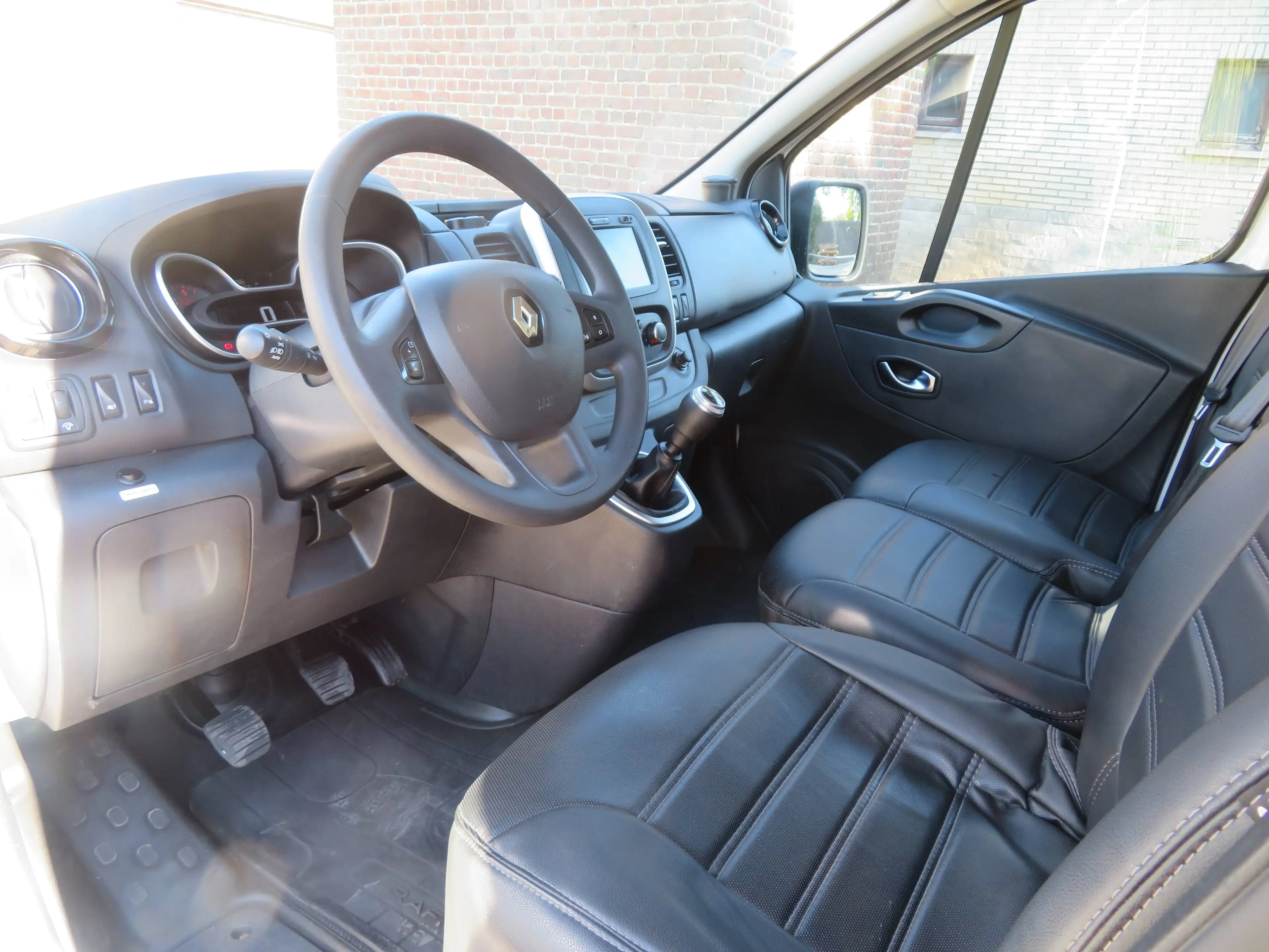 Renault Trafic 2.0dCi - L1H1 — photo 11