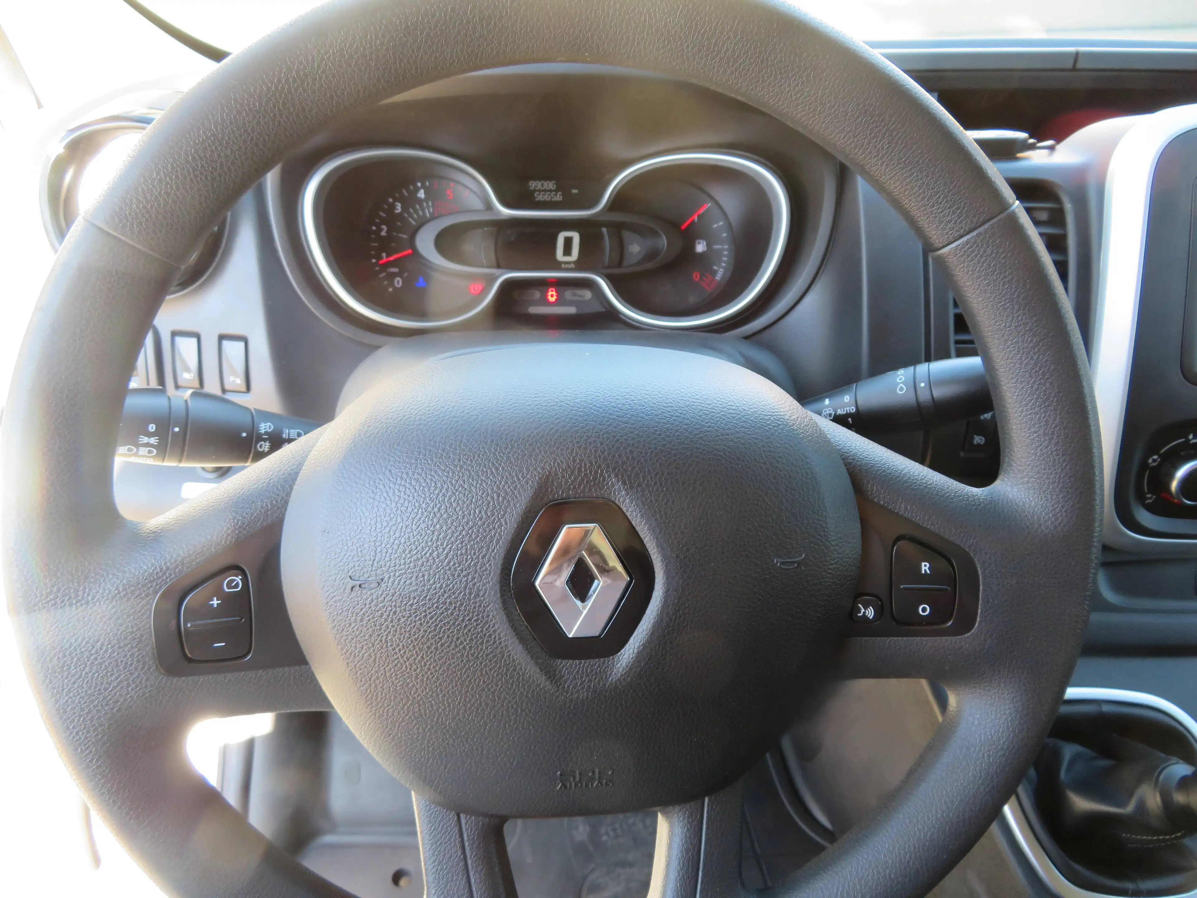Renault Trafic 2.0dCi - L1H1 — photo 15