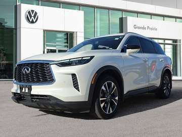 LUXE | AWD | CLEAN CARFAX | HEATED STEERING WHEEL & SEATS |
