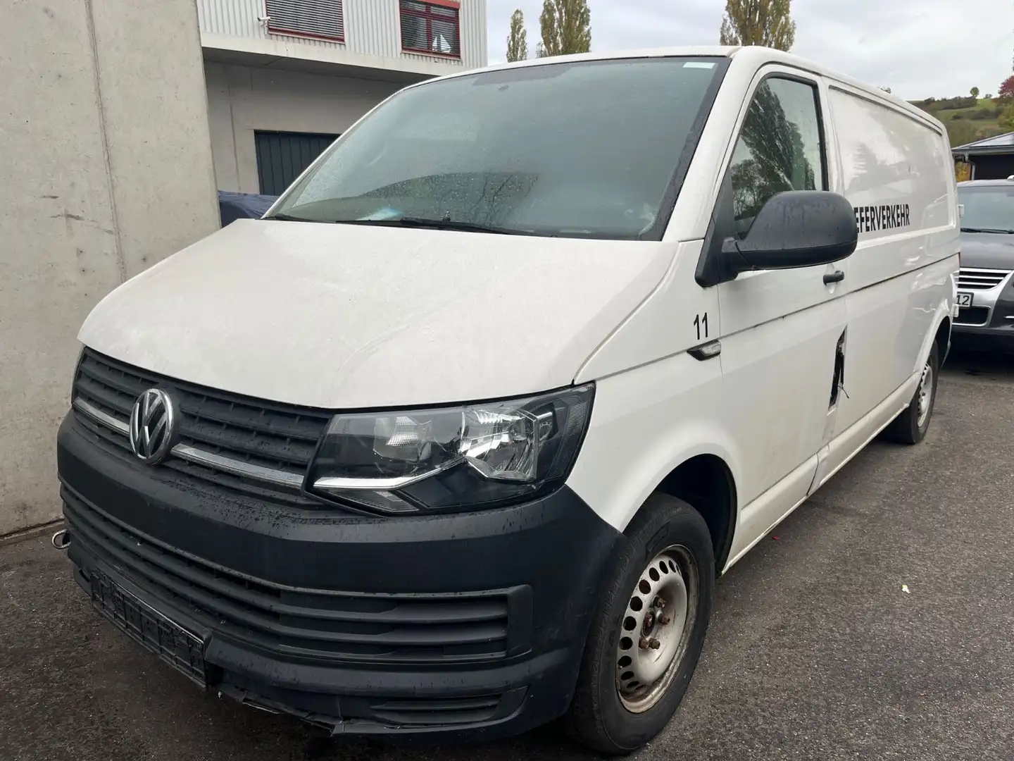 Volkswagen T6 Transporter lang 2.0 TDI Weiß - 1