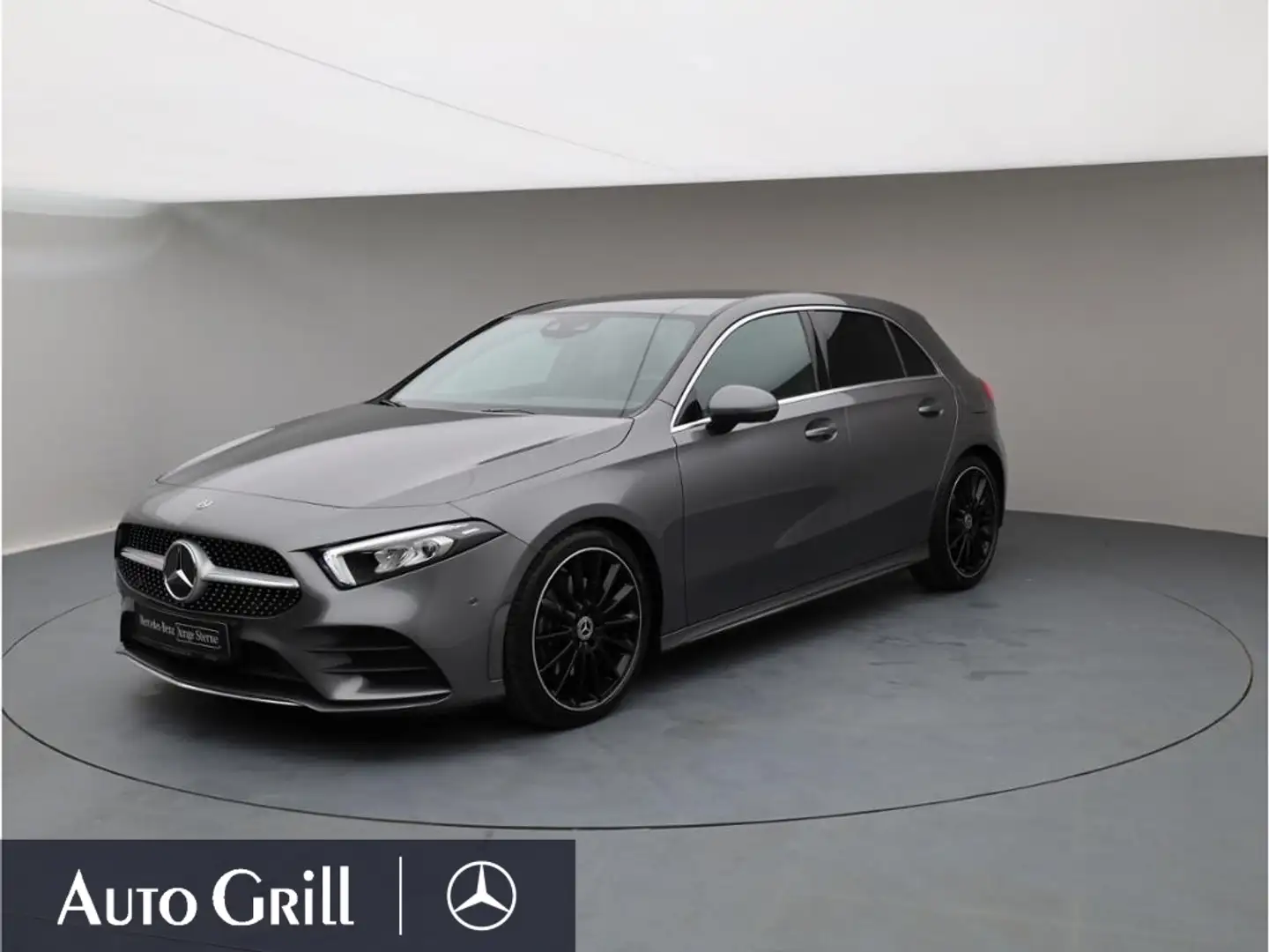 Mercedes-Benz A 220 AMG DAB Distr Navi RfKam LED 19Zoll Grijs - 1