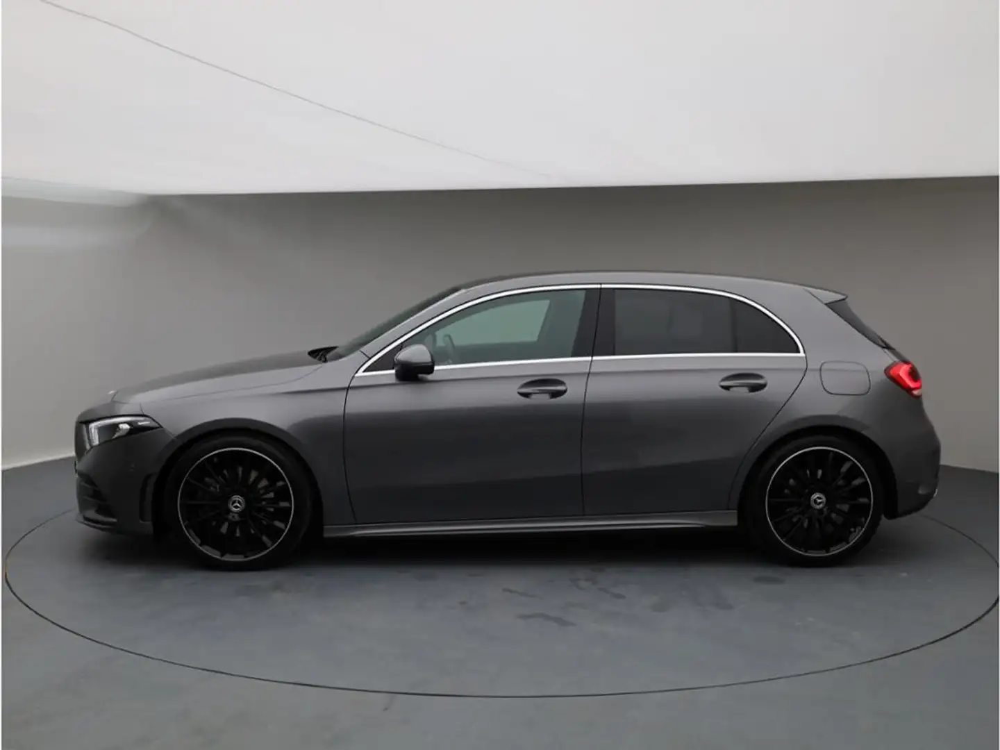 Mercedes-Benz A 220 AMG DAB Distr Navi RfKam LED 19Zoll Grijs - 2