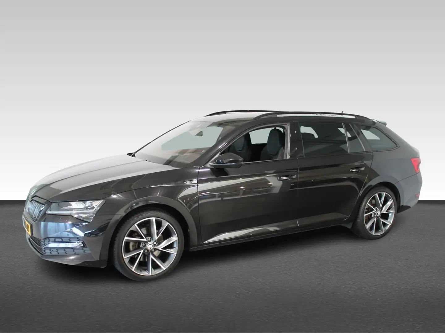 Skoda Superb Combi 1.4 TSI PHEV 217pk DSG-6 Automaat Sportline Zwart - 2