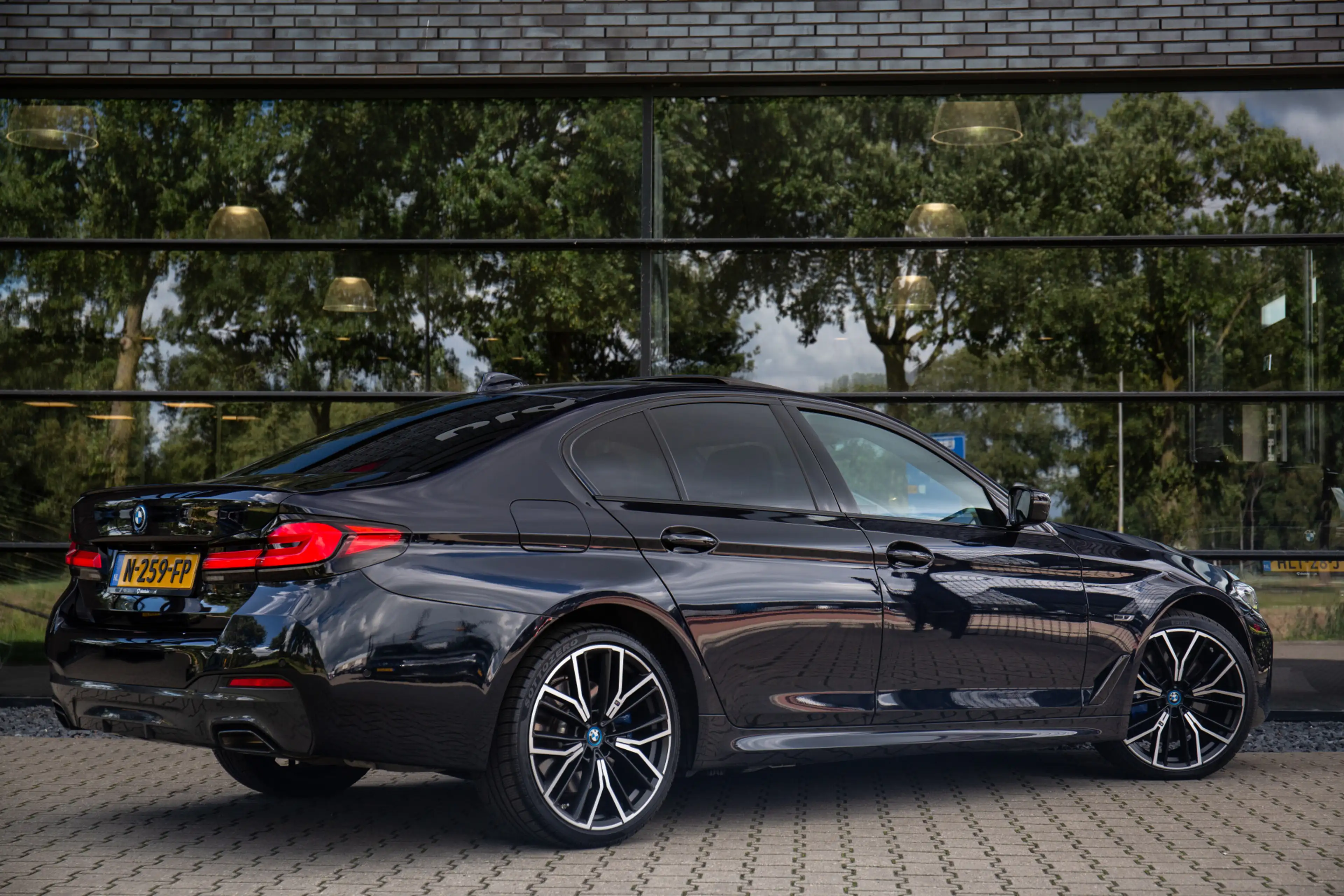 BMW 545 5-serie 545e xDrive High Executive M-Sport , Pano, — photo 2