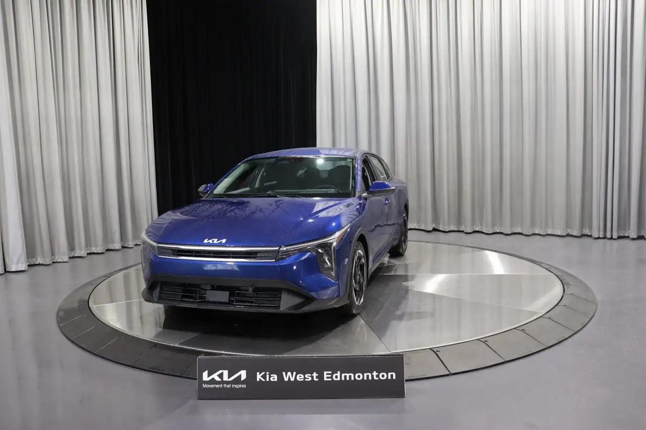 Kia K4 снимка Kia K4