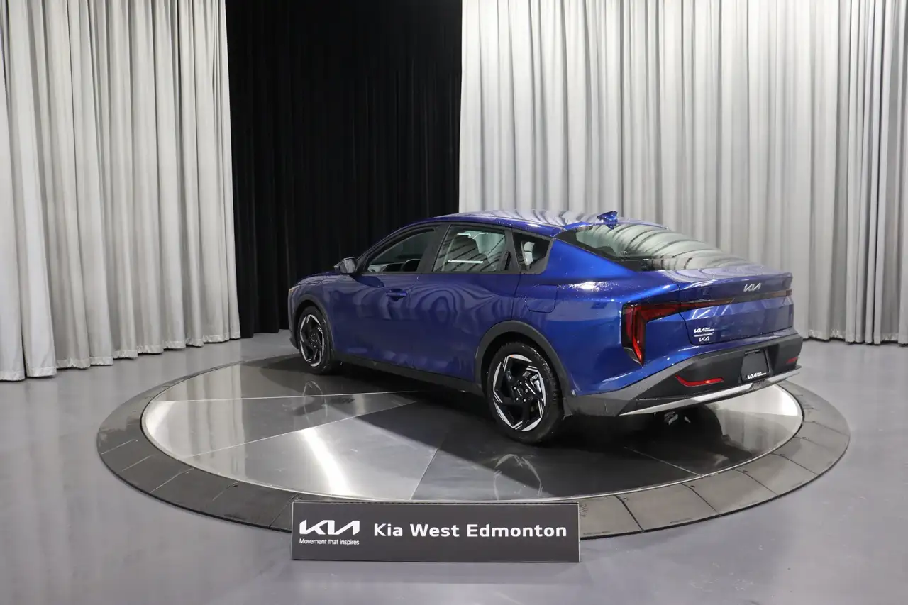 Kia K4 снимка Kia K4