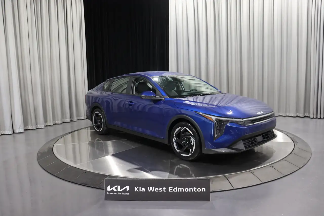 Kia K4 снимка Kia K4