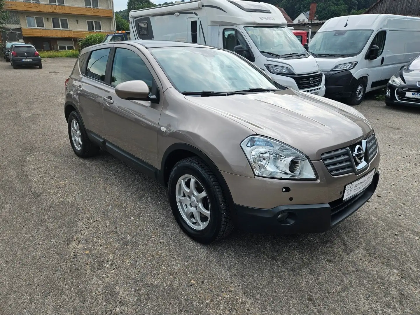 Nissan Qashqai Tekna 4X4, AHK,8-fach,Leder,SHZ Braun - 2