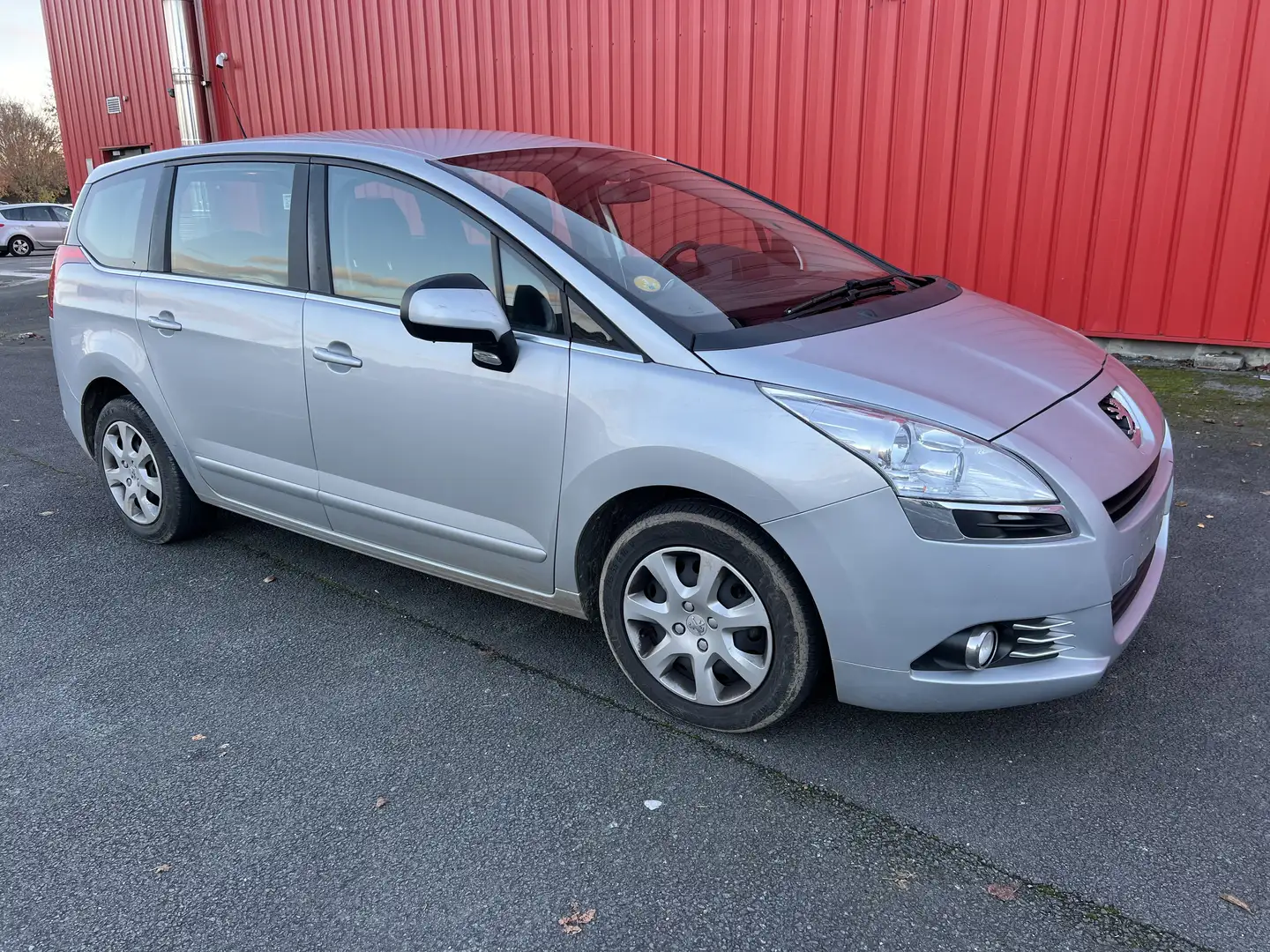 Peugeot 5008 1.6 HDi 110ch 5places - Boite Auto - Grijs - 1