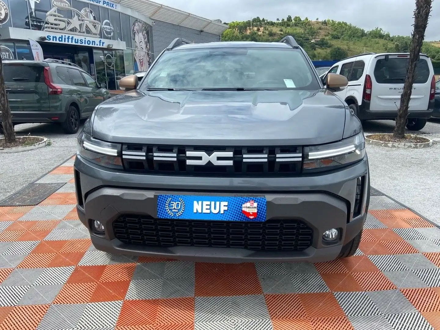 Dacia Duster HYBRID 140 4X2 EXTREME Gris - 2