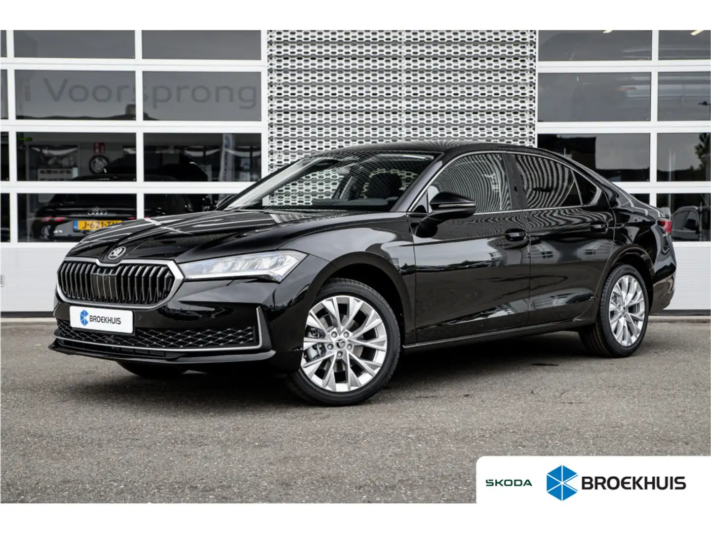Skoda Superb First Edition | Chrome pakket | Groot Licht Assist Nero - 1