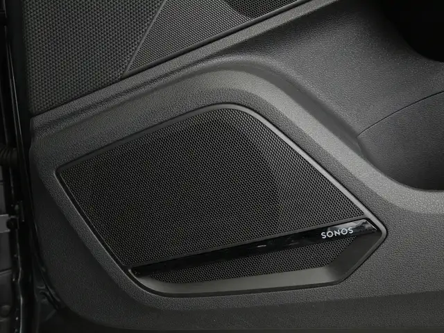 Audi Q2 view 14