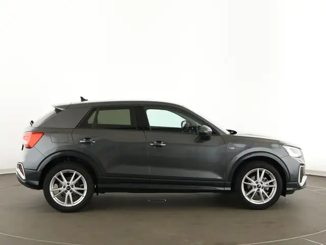 Audi Q2 view 8