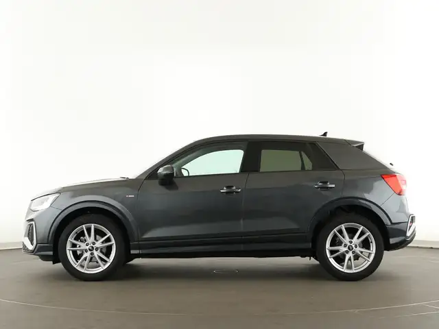 Audi Q2 view 4
