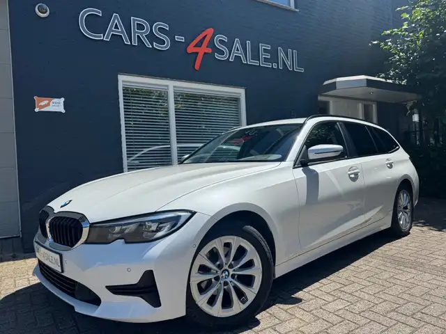 BMW 318I Touring Aut. Business Edit. + Camera + Car -p