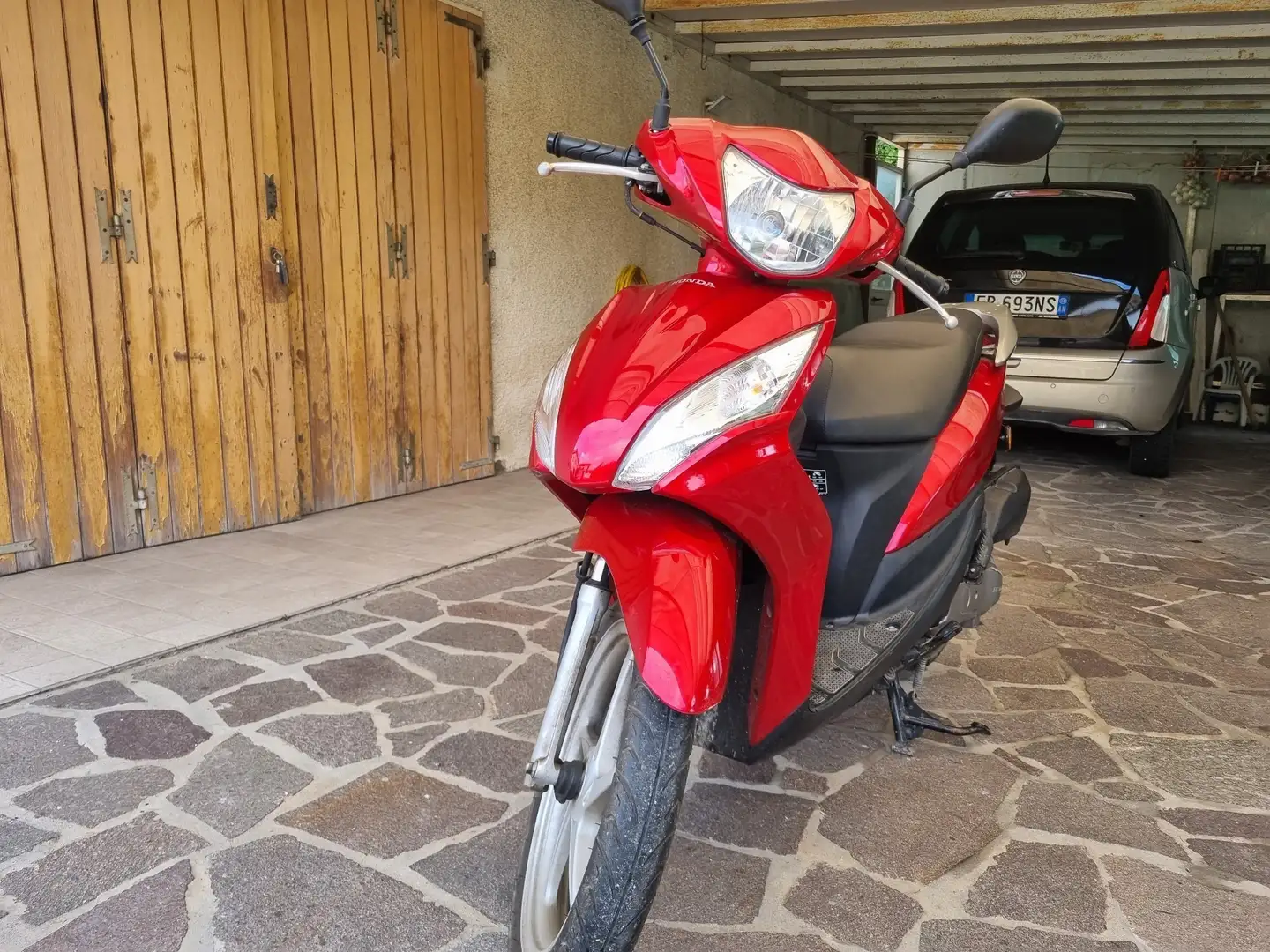 Honda Vision 50 Rosso - 2