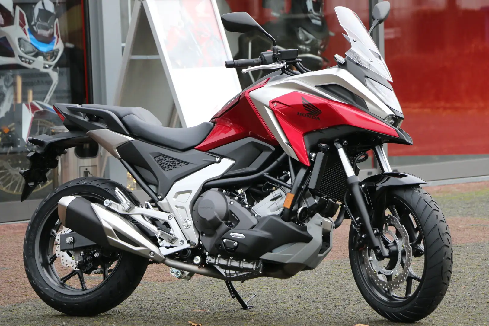 Honda NC 750 X -DCT Modell 2024 Rot - 2