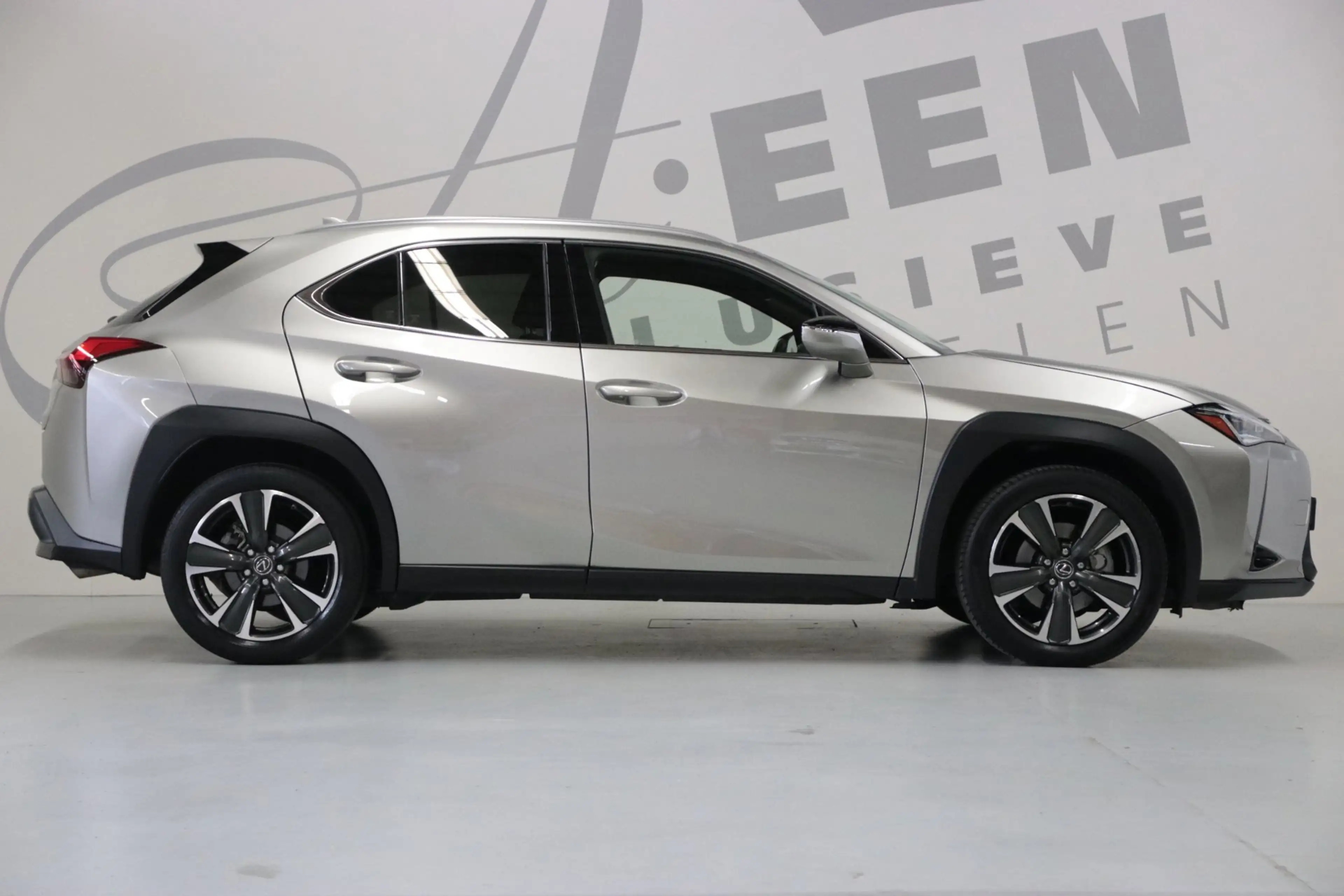 Lexus UX 250h AWD Executive Line — photo 11