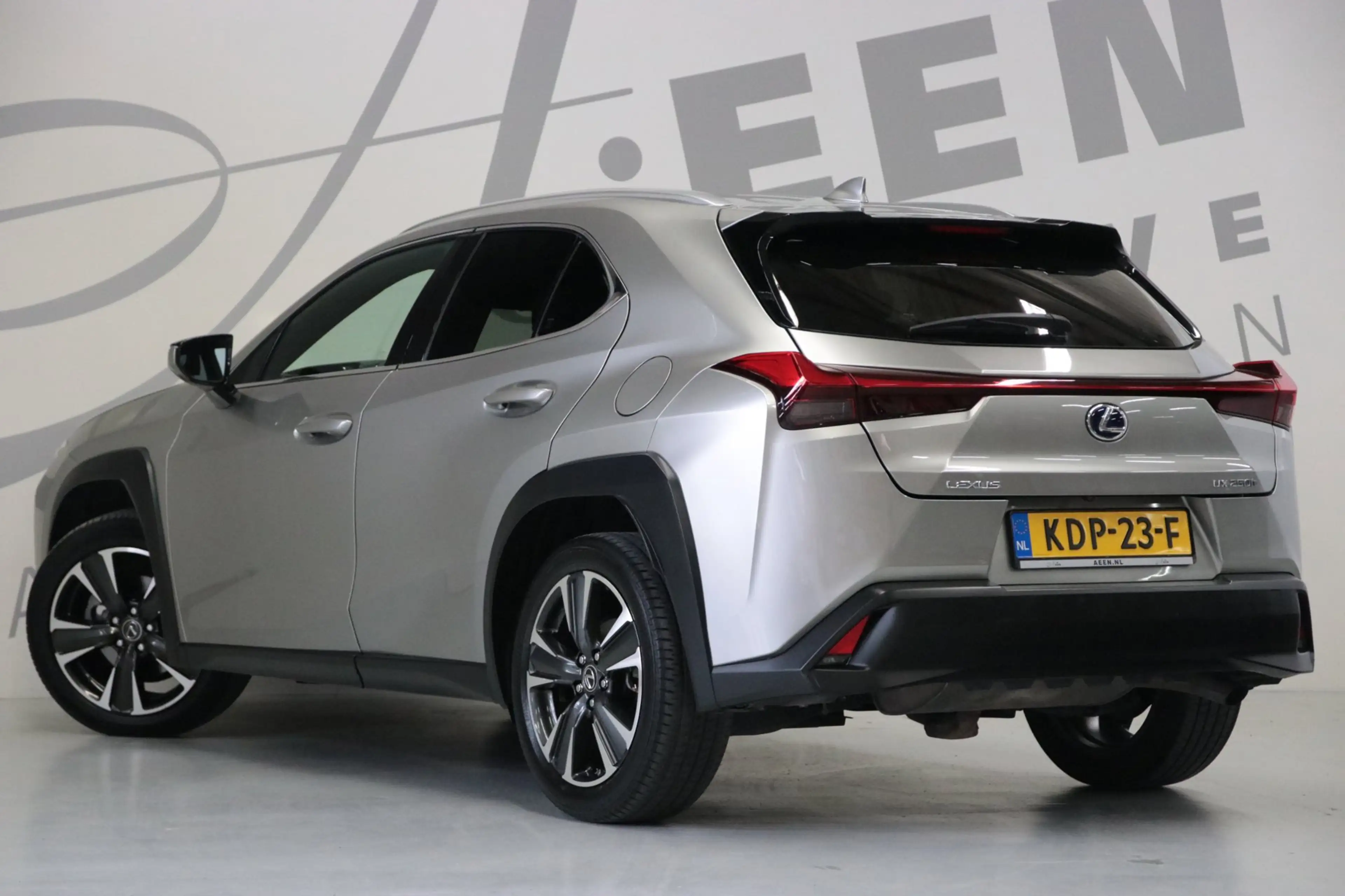 Lexus UX 250h AWD Executive Line — photo 29