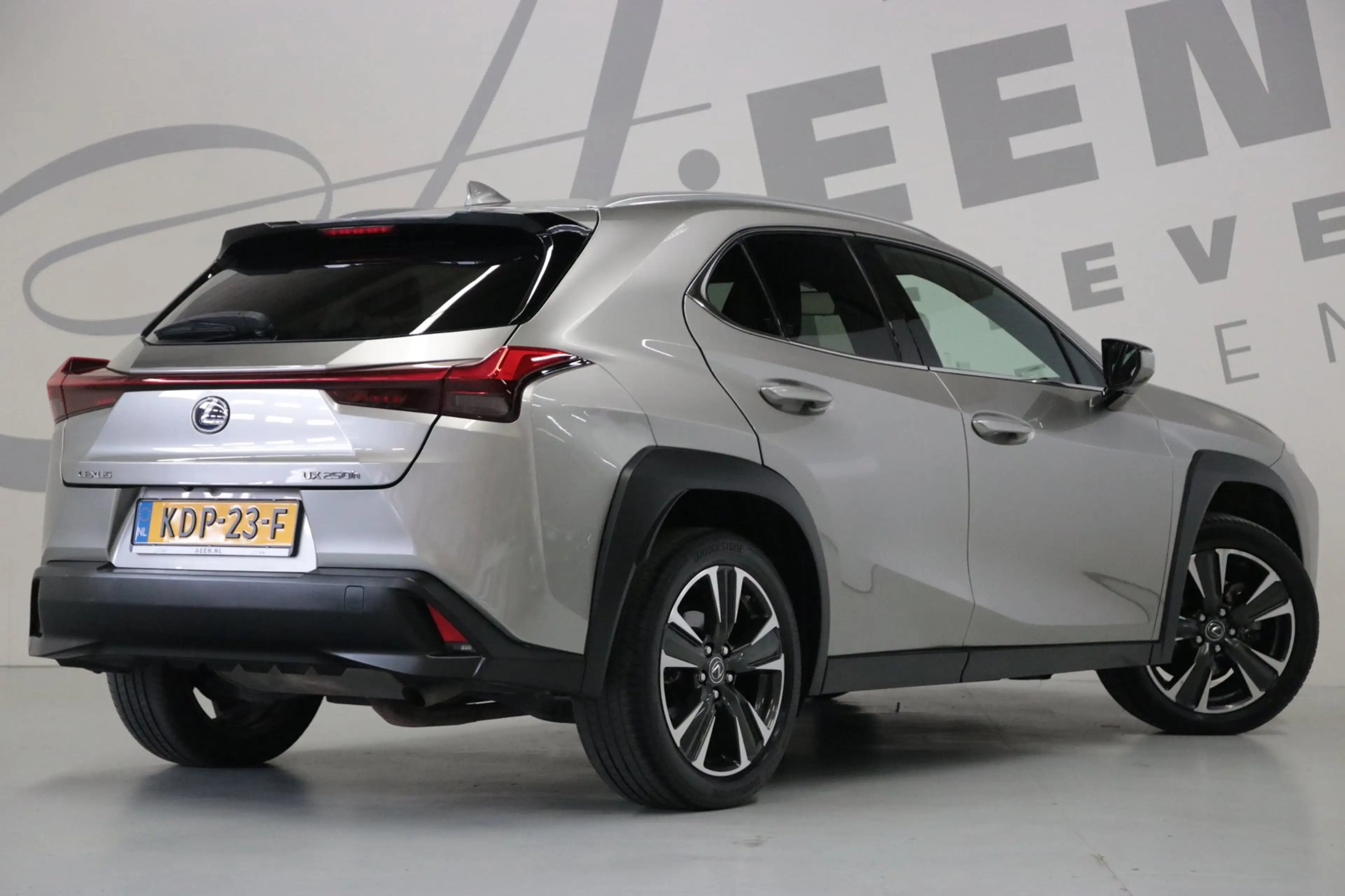 Lexus UX 250h AWD Executive Line — photo 12