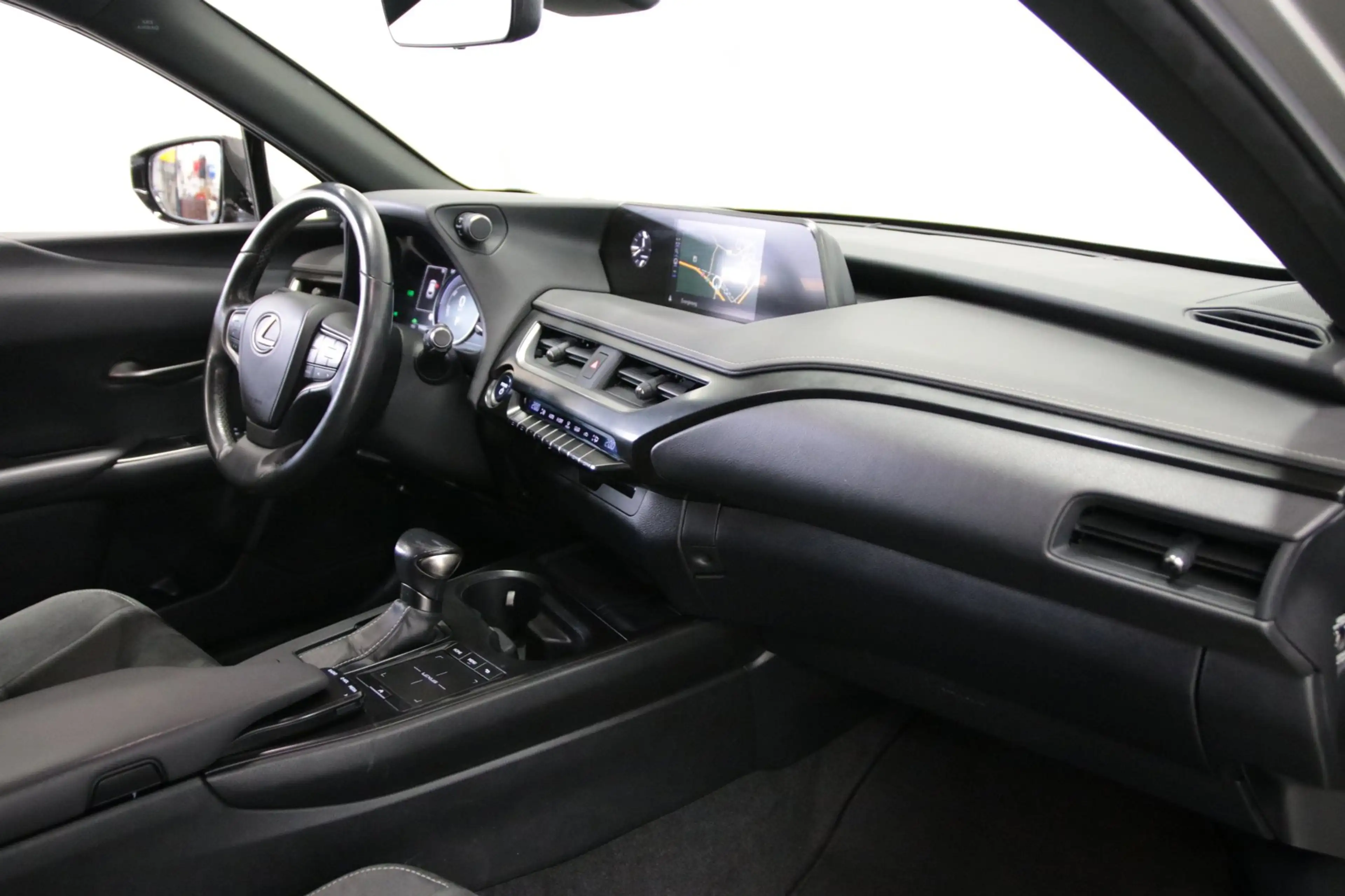 Lexus UX 250h AWD Executive Line — photo 17