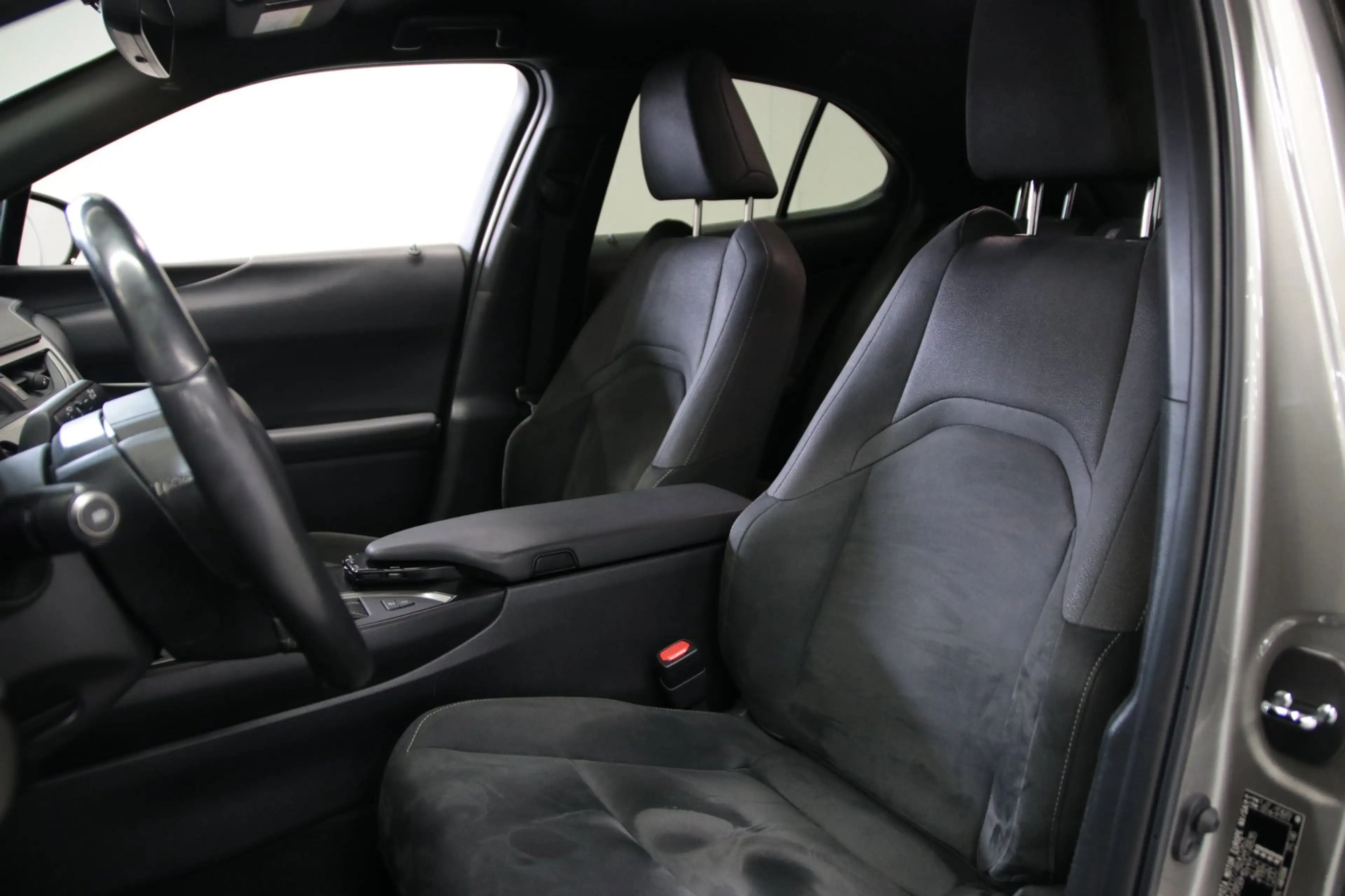 Lexus UX 250h AWD Executive Line — photo 5