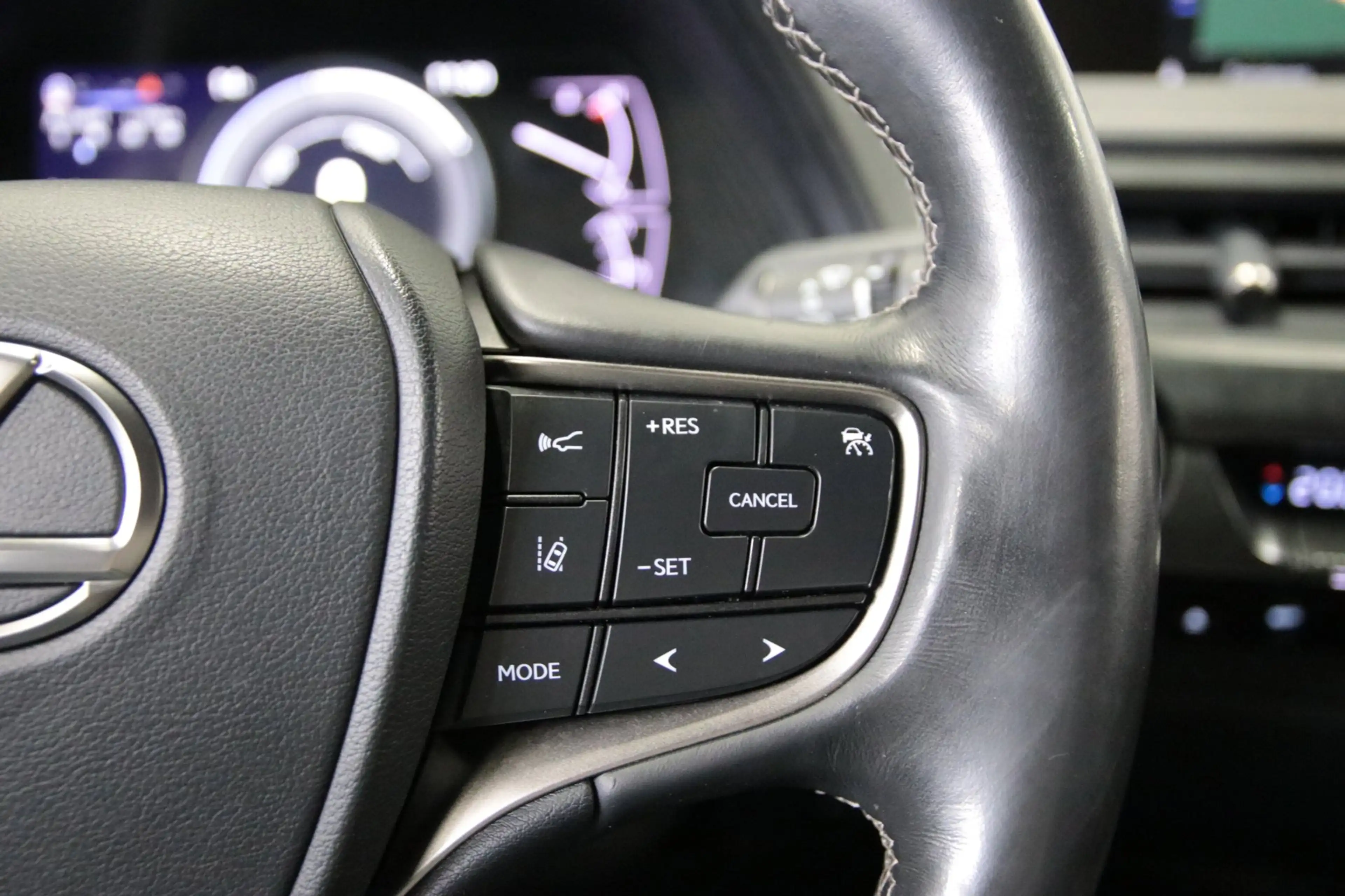 Lexus UX 250h AWD Executive Line — photo 15