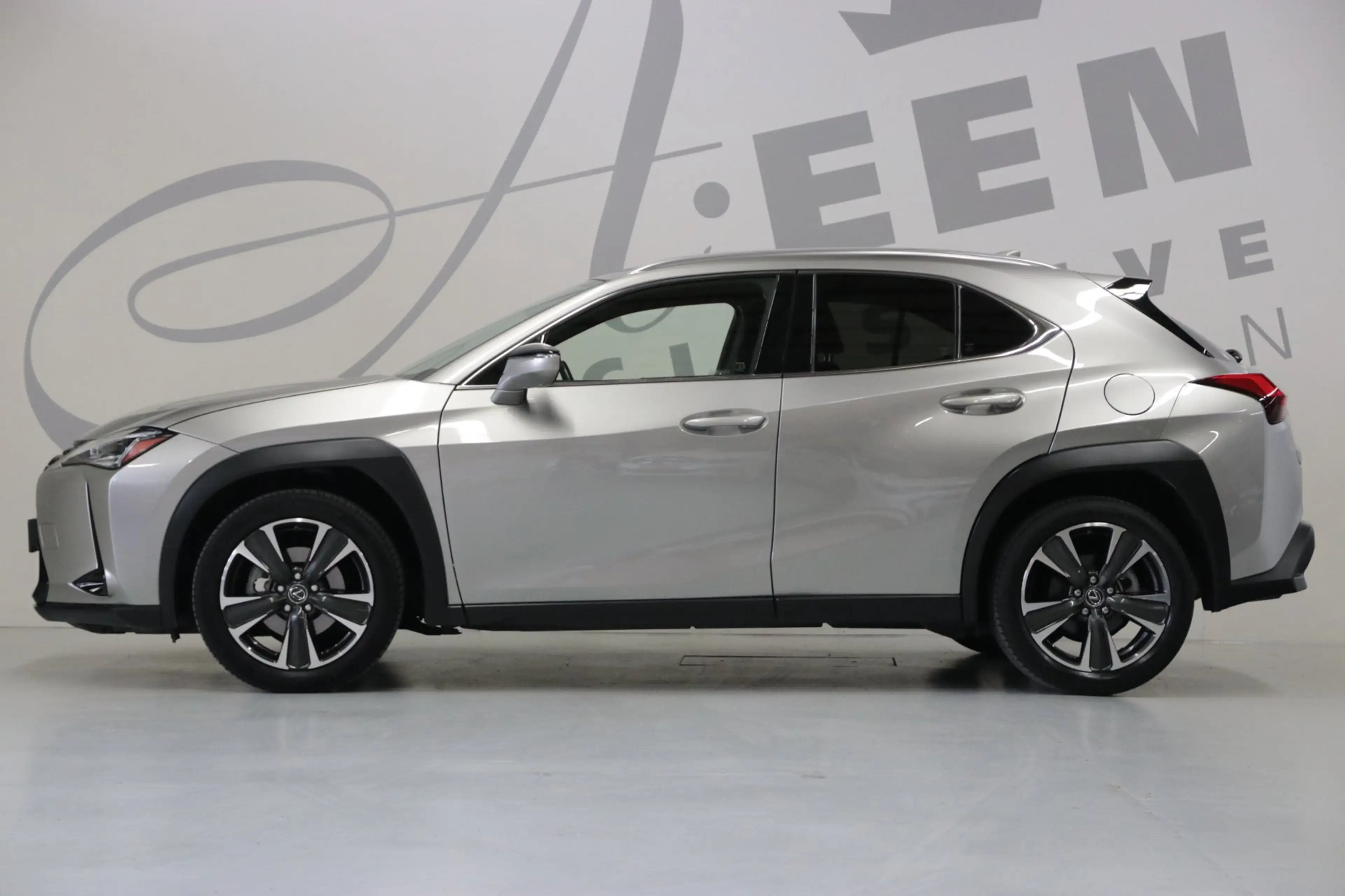 Lexus UX 250h AWD Executive Line — photo 30