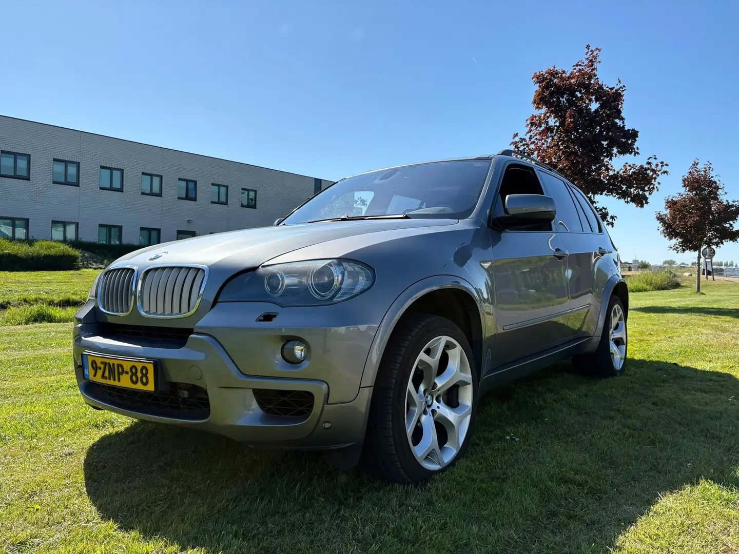 BMW X5 2007 * XDrive48i Executive * AUTOMAAT * TOP AUTO * Серый - 1