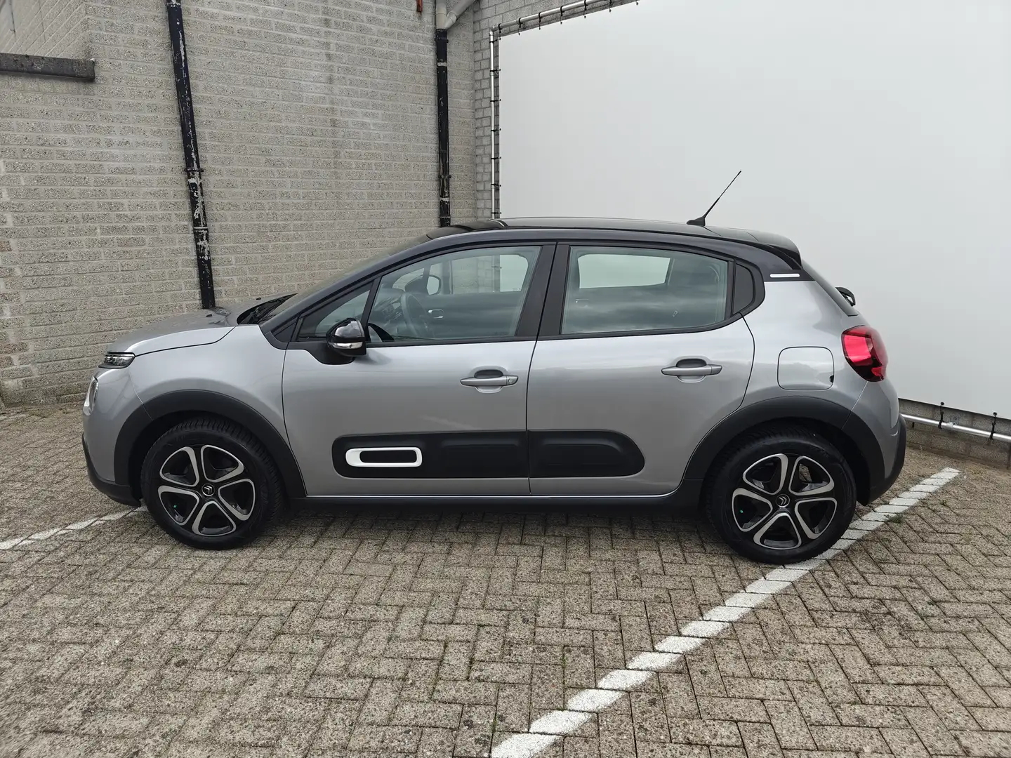 Citroen C3 1.2 PureTech Feel | Airco (automatisch) | Bluetoot Grijs - 2