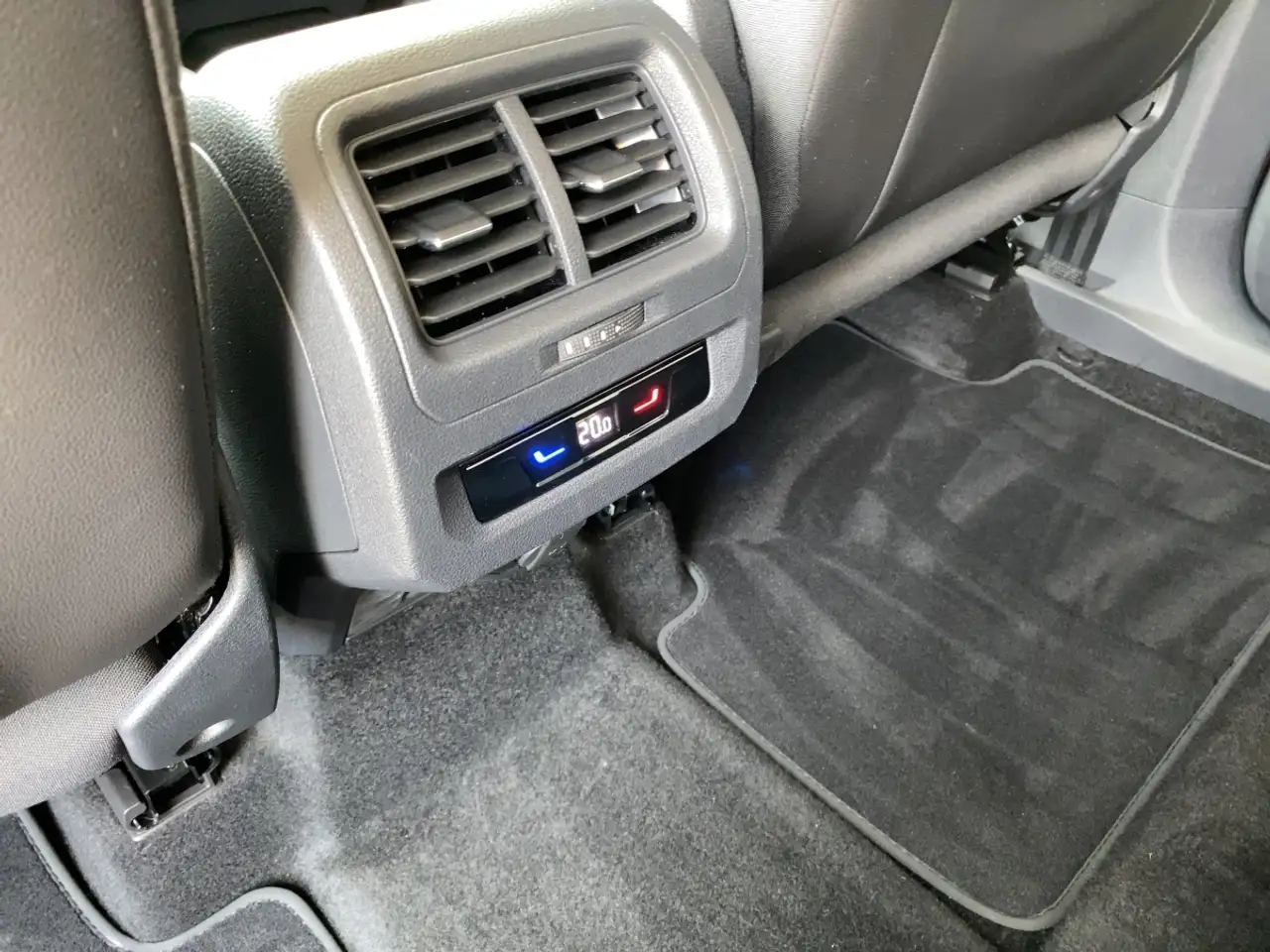 Volkswagen Touran Comfortline 7 Sitze*ACC*DSG*SpurH+SpurW* 19