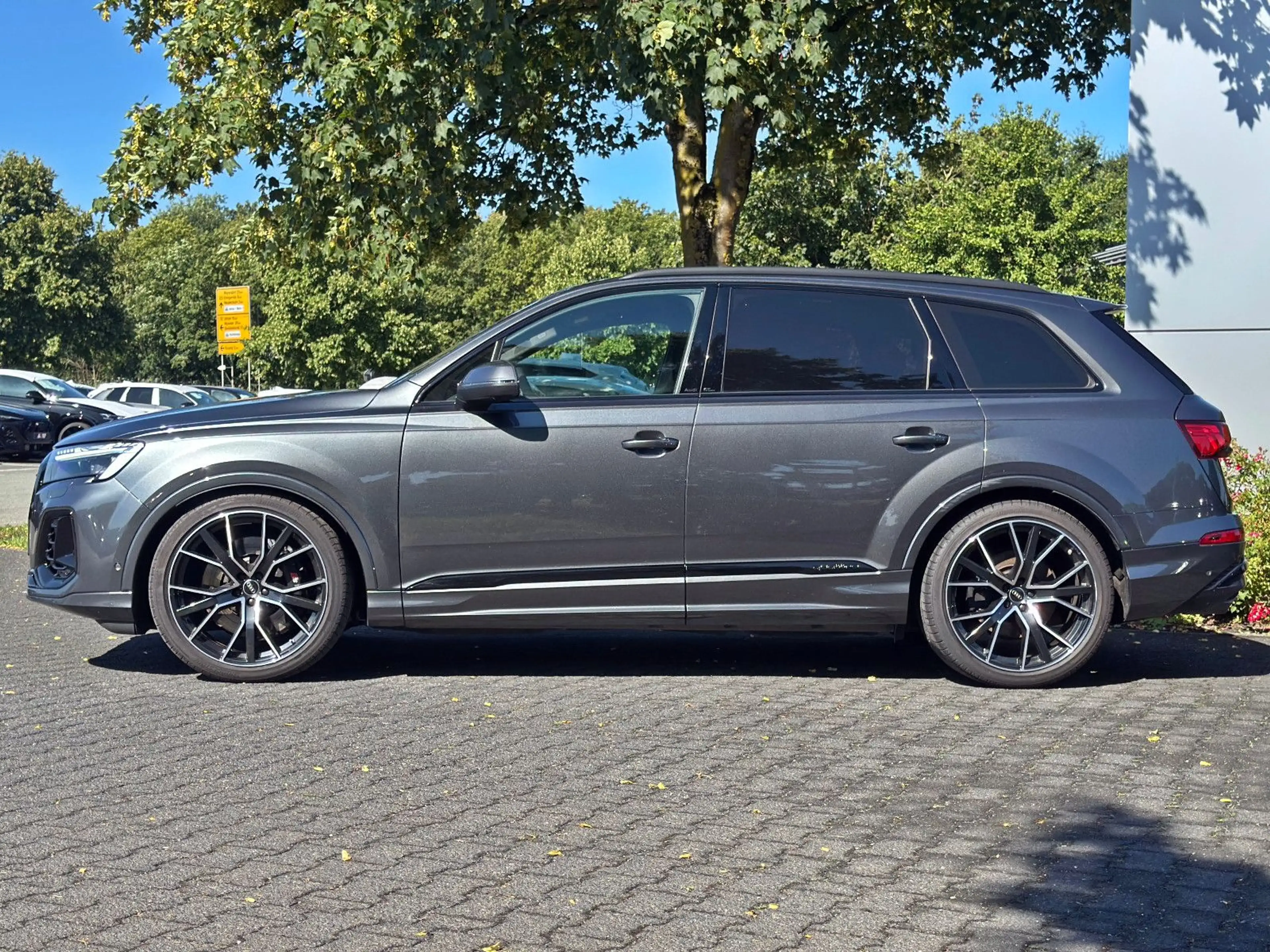 Audi SQ7 TFSI BLACK PANO HUD 7-SITZER AHK B&O — photo 5