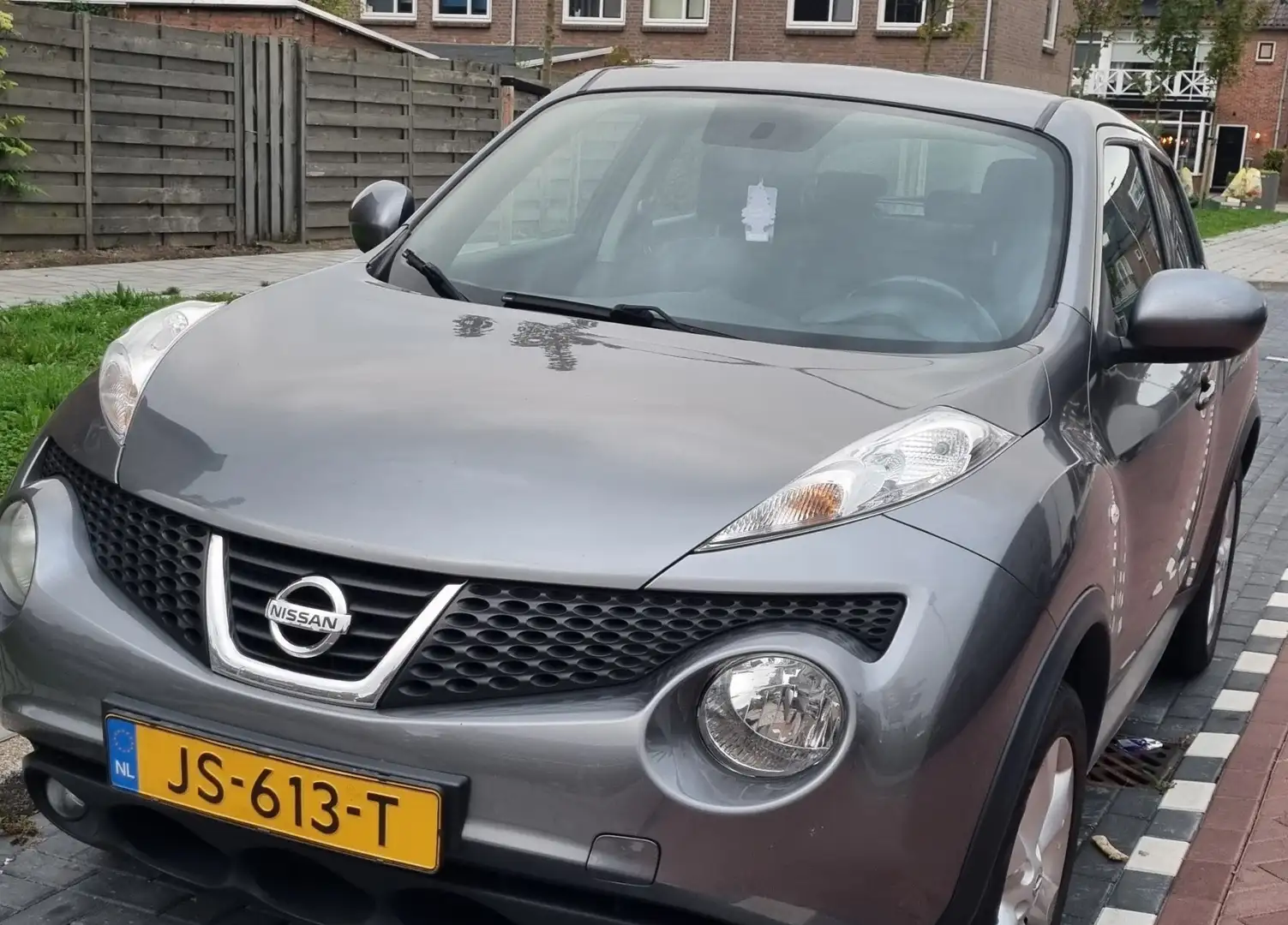 Nissan Juke 1.6 Acenta Grijs - 1