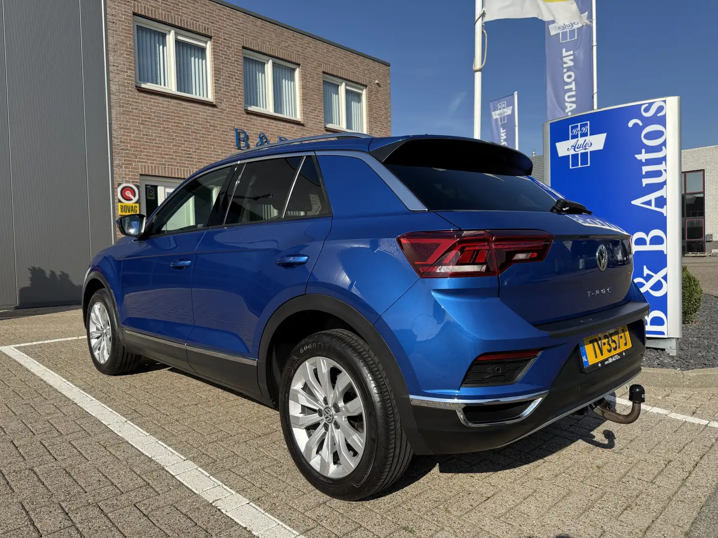 Volkswagen T-Roc 1.5 TSI 150pk H6 Sport l ACC l ECC l LED l NAVI l Blauw - 2