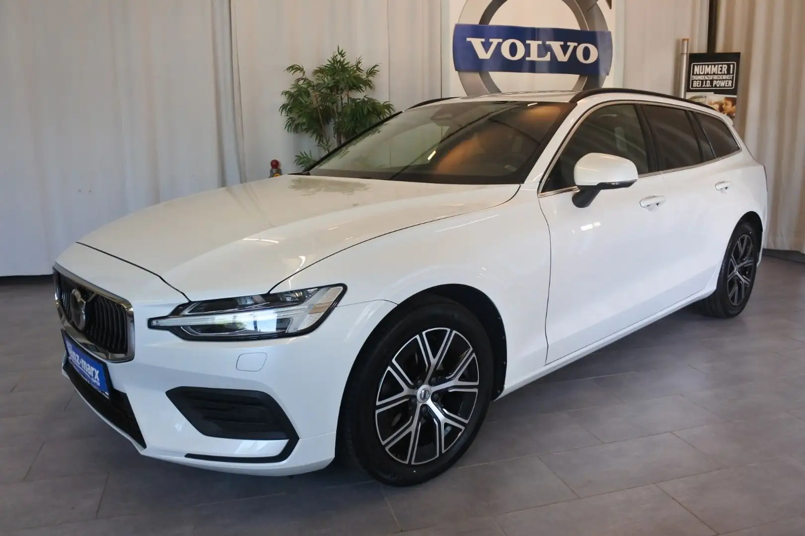 Volvo V60 B4 D Core Autom. Standheizung-ACC-Kamera-AHK Weiß - 2