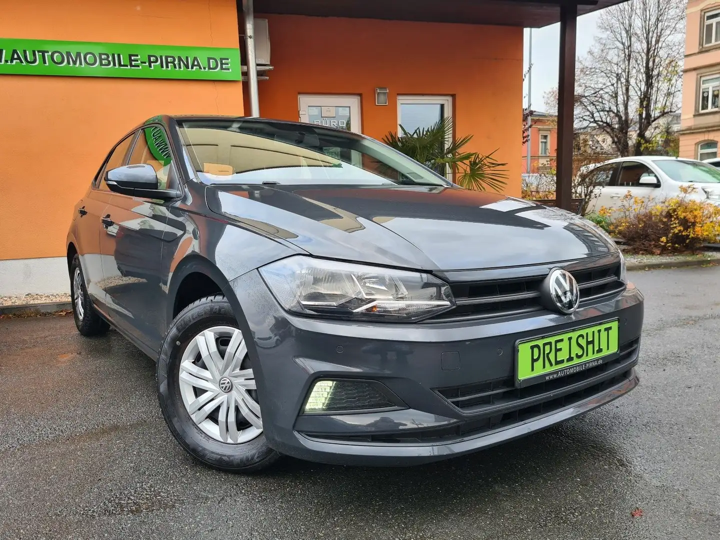 Volkswagen Polo VI Trendli.1.0 (80PS) KLIMA/2xPDC/Bluetooth Gris - 1