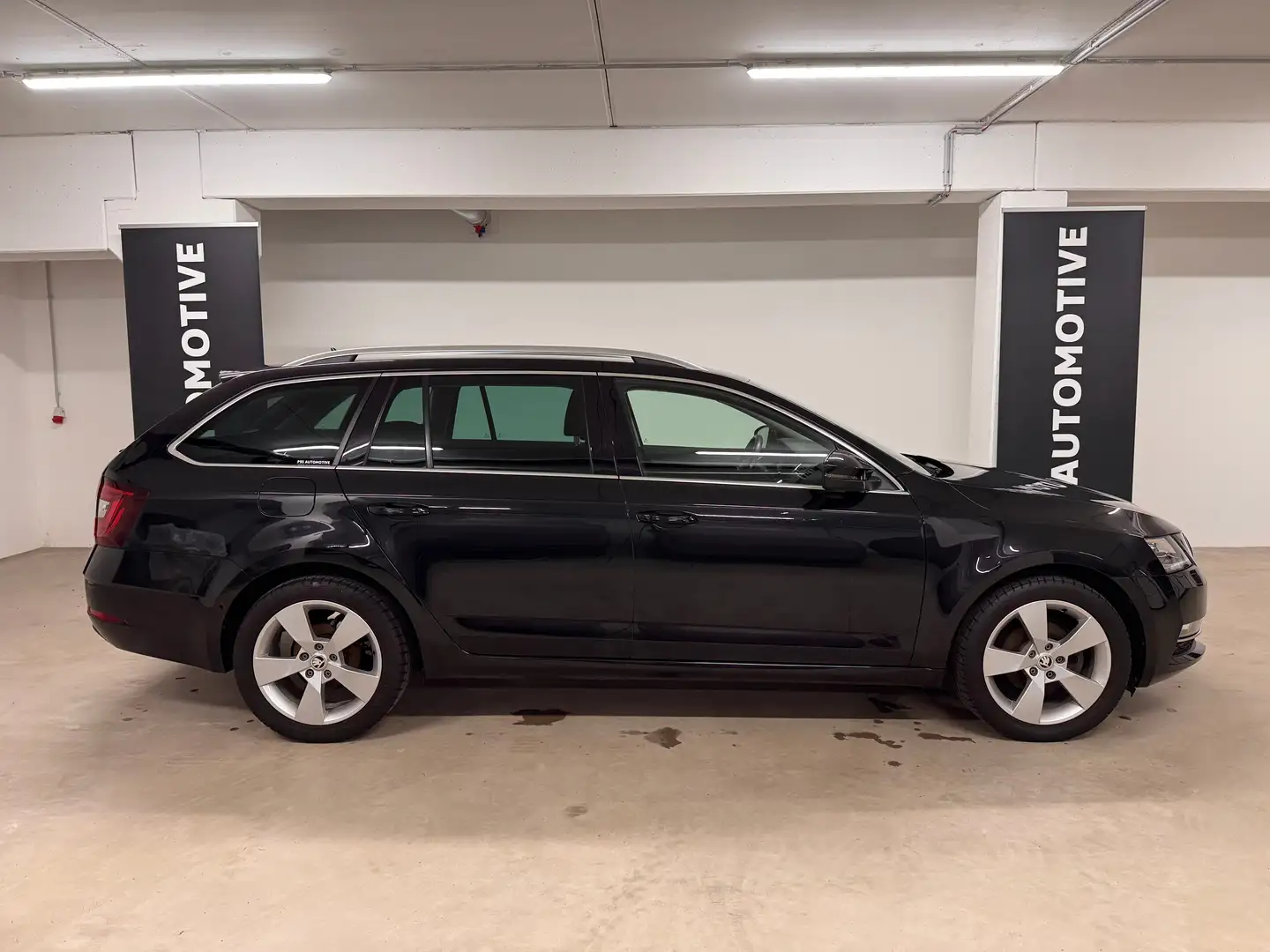 Skoda Octavia Style, "nur 27500 km - Neuwagenzustand!" Schwarz - 2
