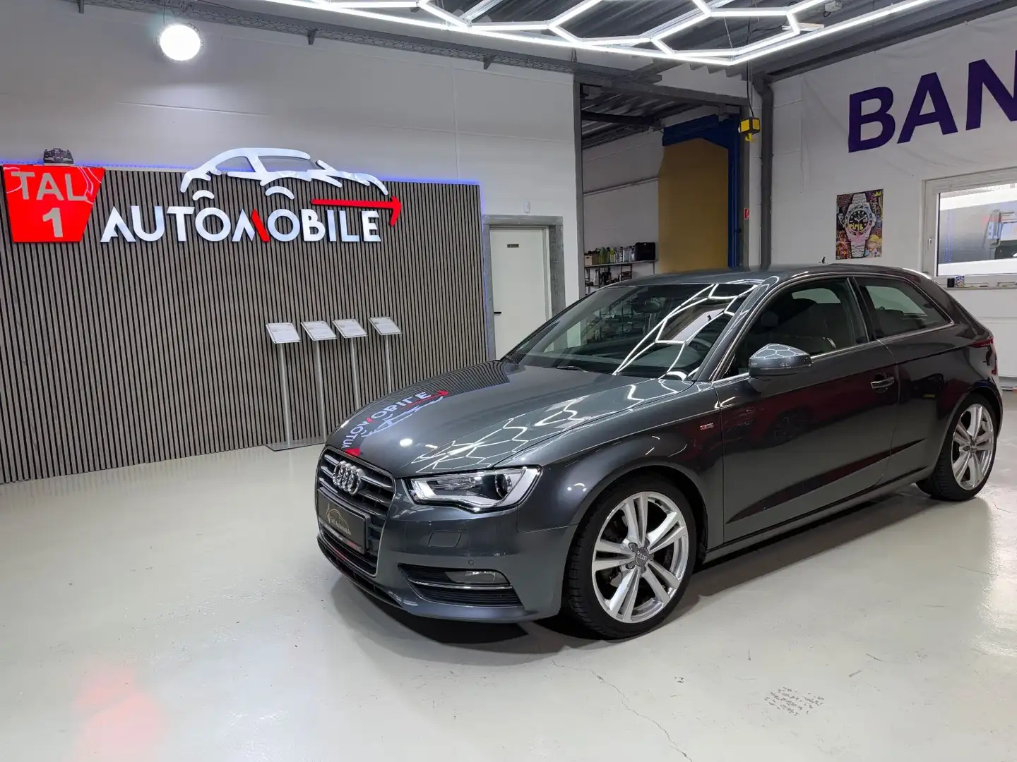 Audi A3 S line Sportpaket PDC Xenon Tempomat Grau - 1