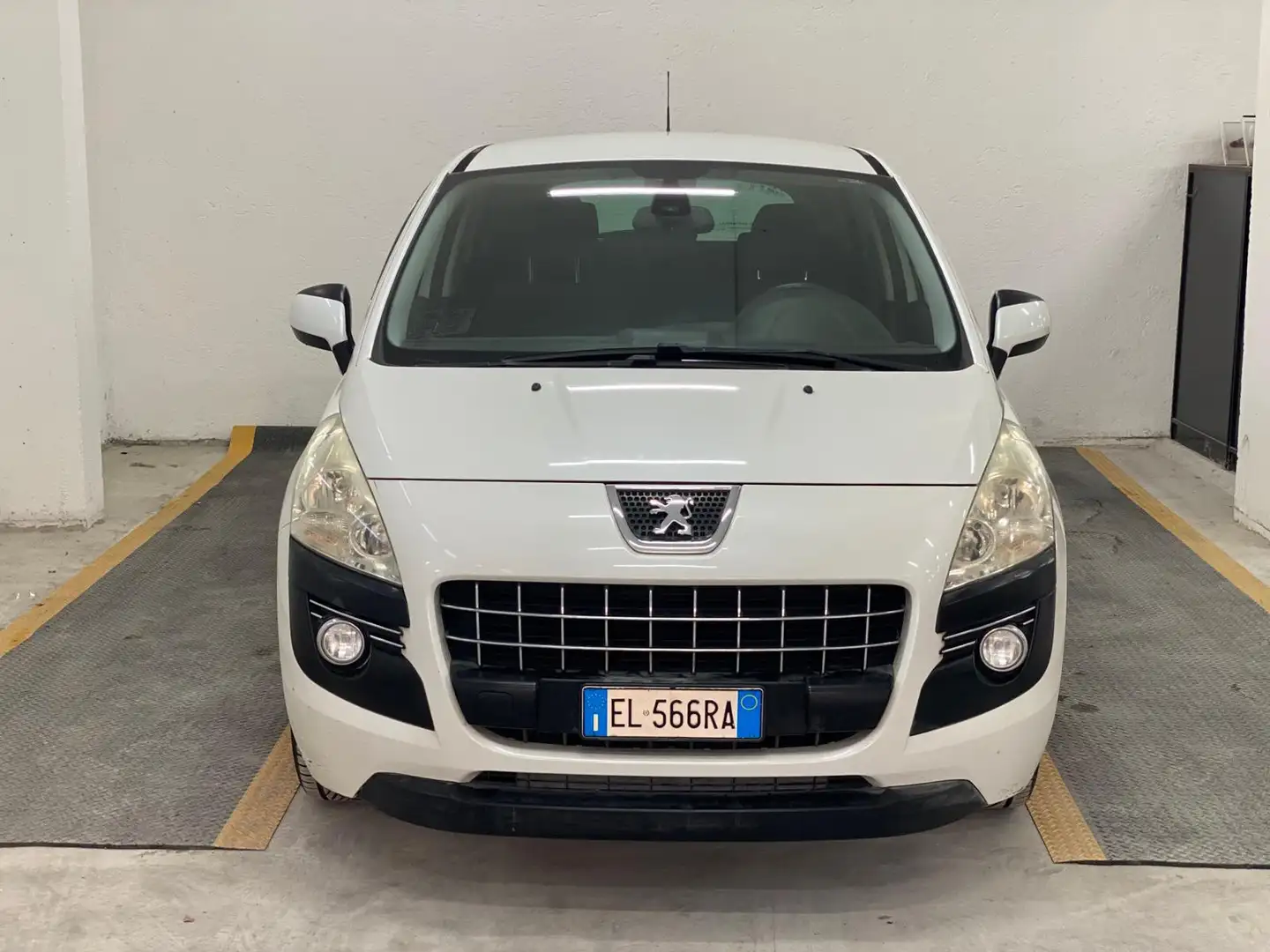 Peugeot 3008 HDi 112CV Business 82KW - 1