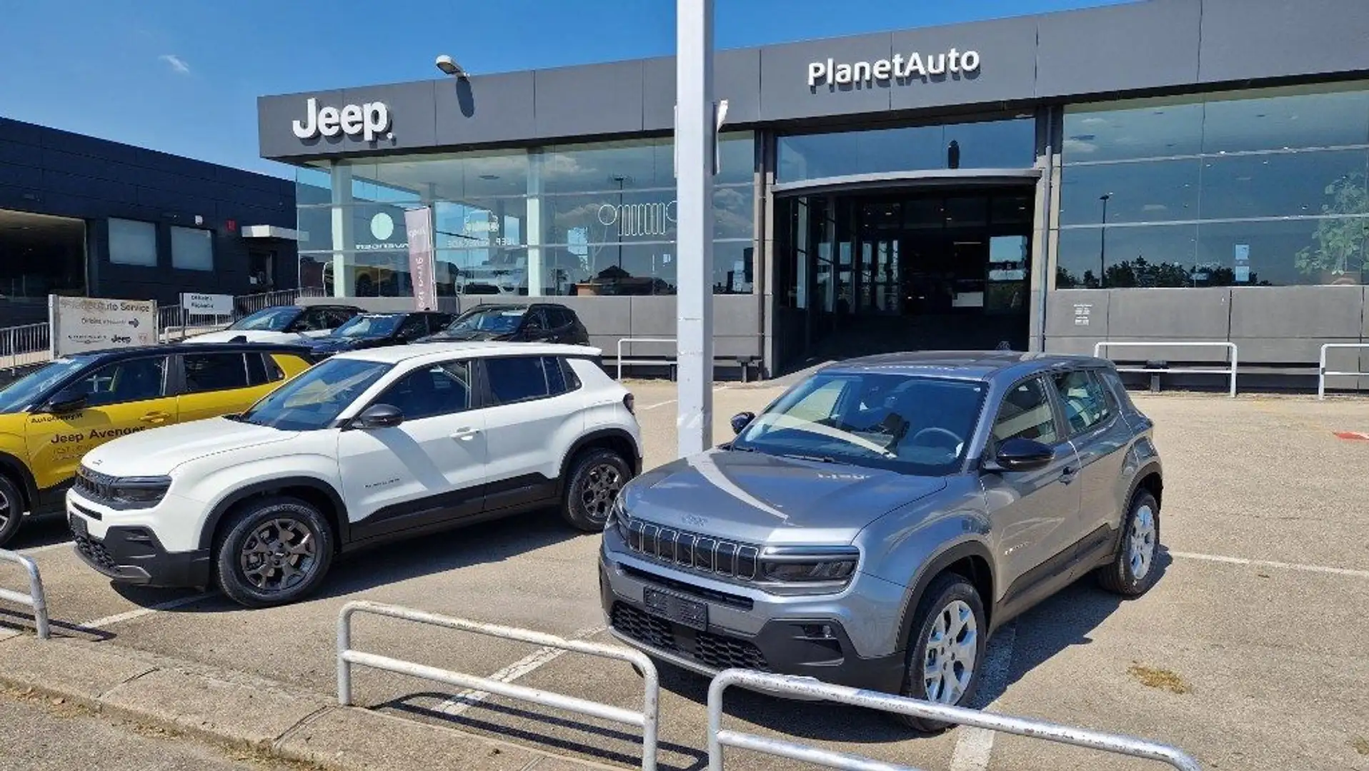 Jeep Avenger 1.2 Turbo 110 CV MHEV Altitude KM ZERO Grau - 1