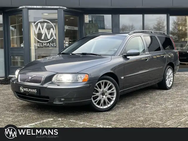 Volvo V70 2.5T Geartronic Summum Leder l Xenon l Youngtimer