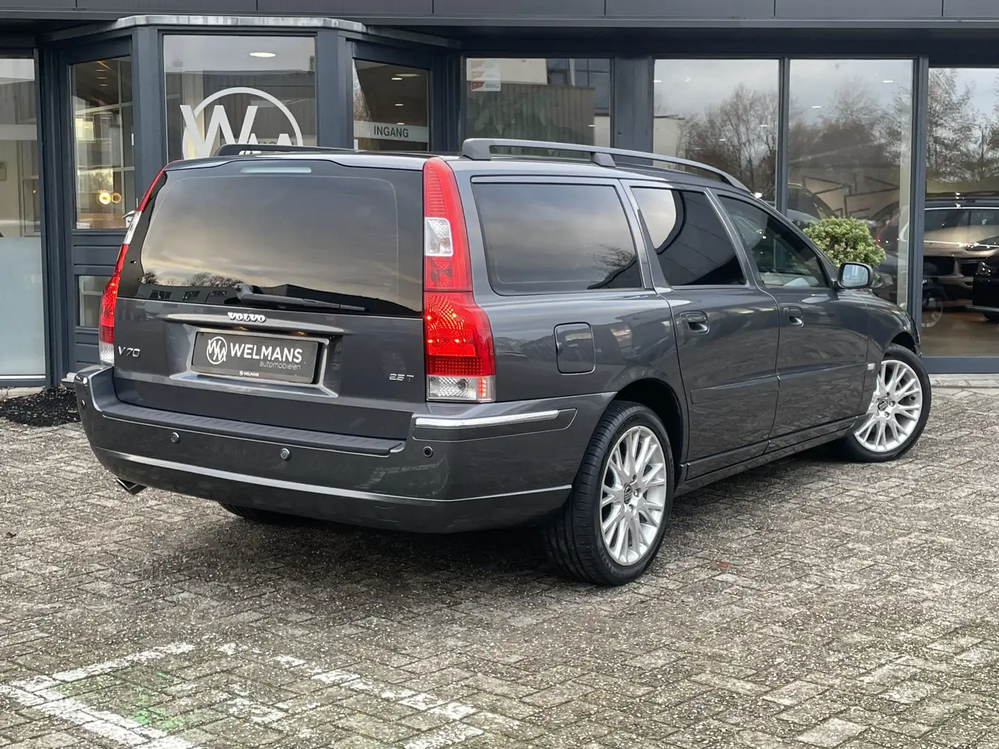 Volvo V70 2.5T Geartronic Summum Leder l Xenon l Youngtimer Grau - 2